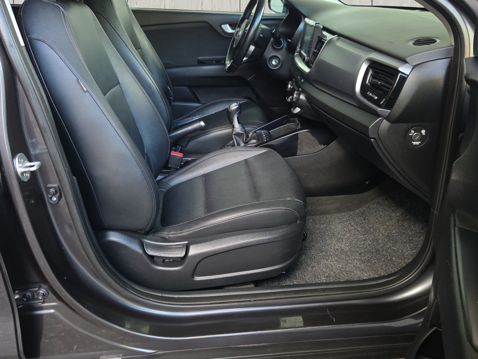 KIA Stonic 1.4 CVVT-image-11