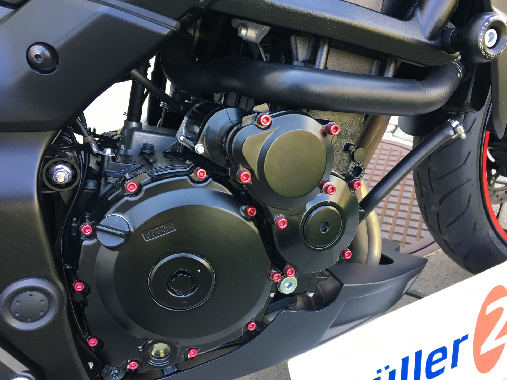 SUZUKI GSR 750 A/U-image-2