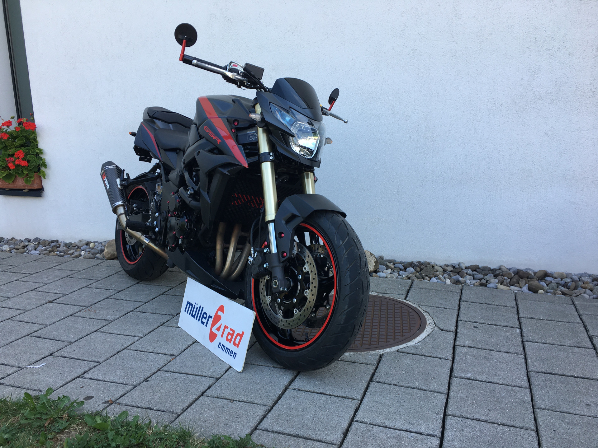 SUZUKI GSR 750 A/U-image-3