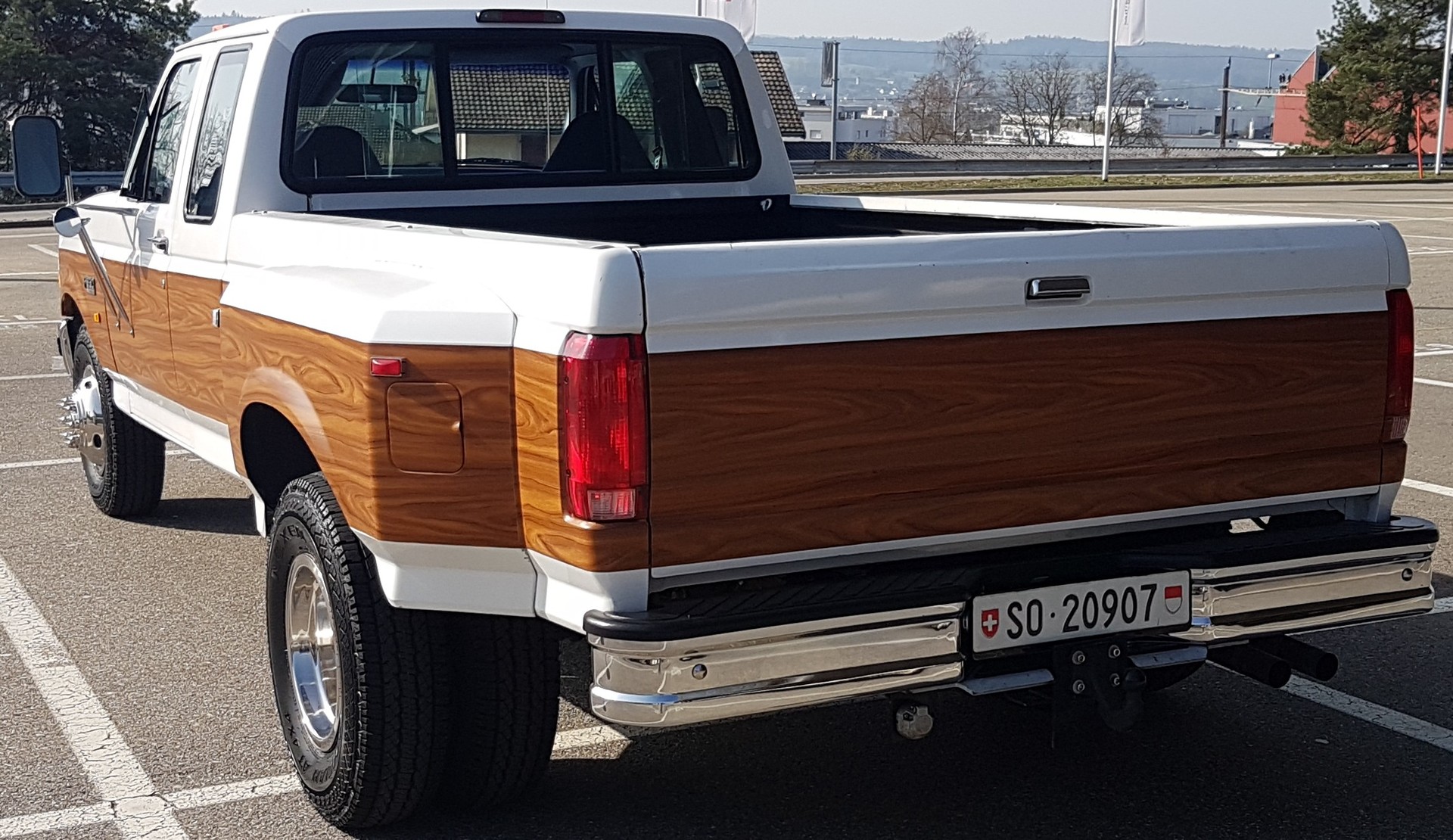 FORD F-350 XLT-image-1