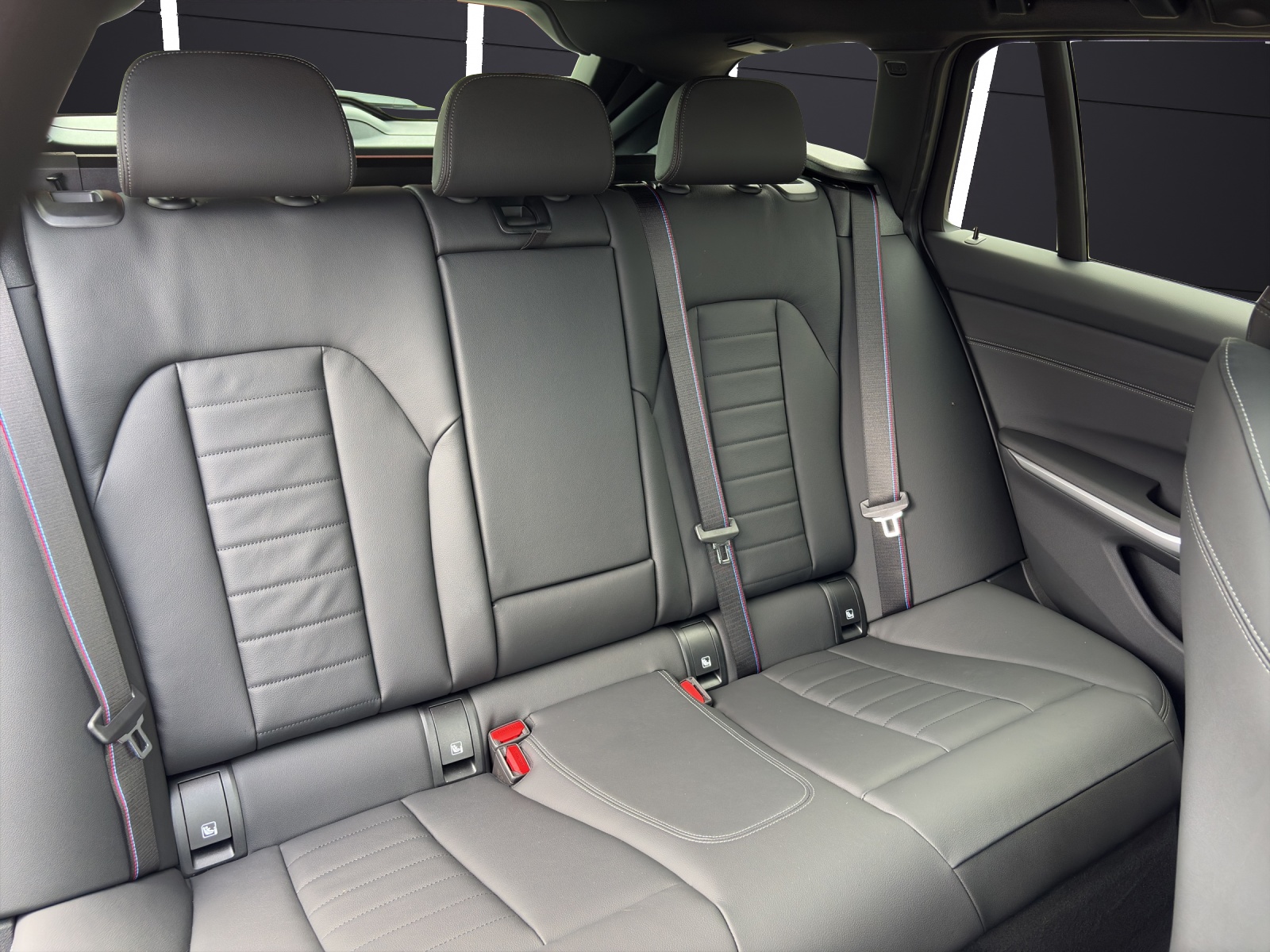 BMW M340i xDrive Touring-image-19