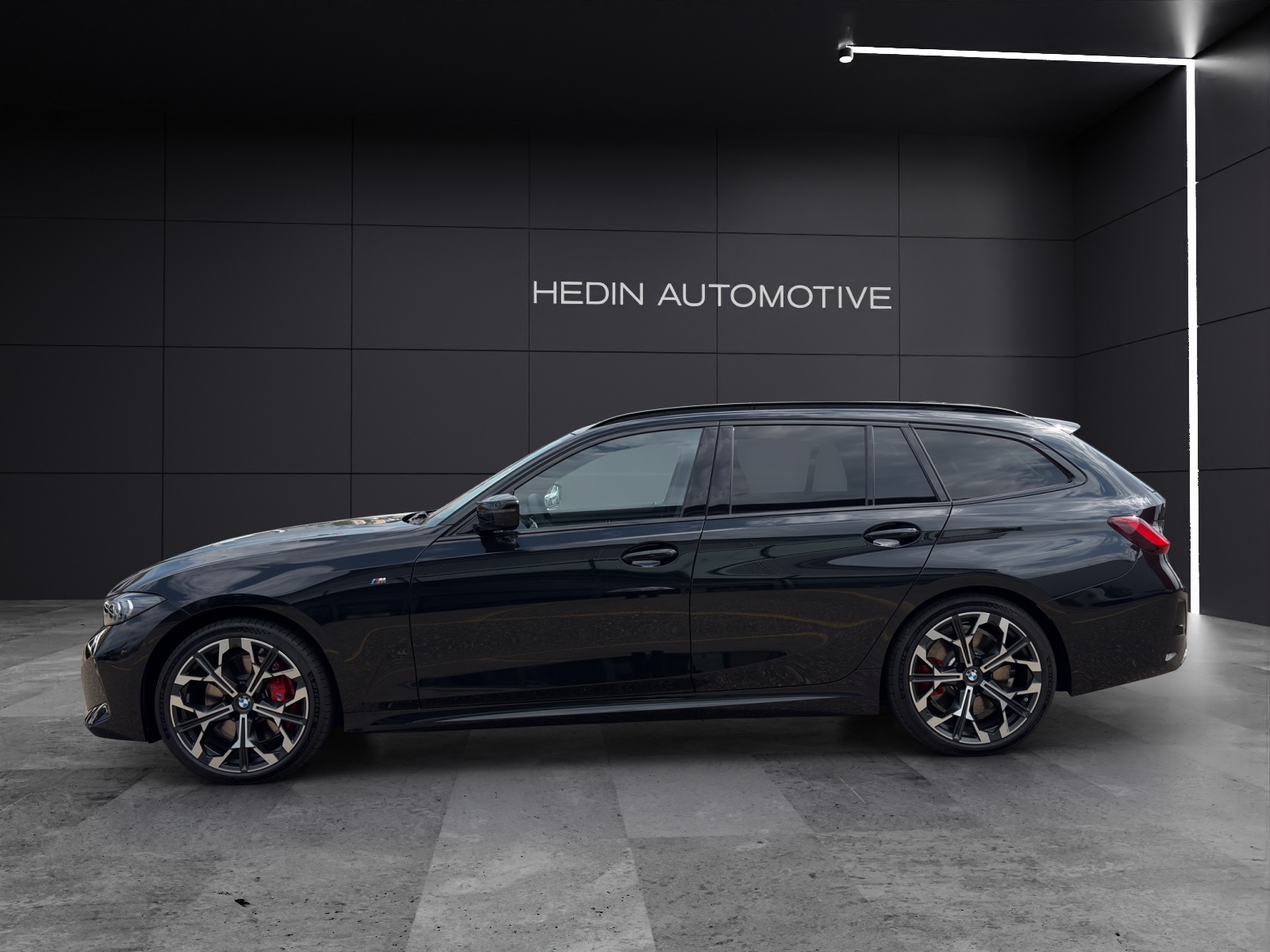BMW M340i xDrive Touring-showroom-element-2