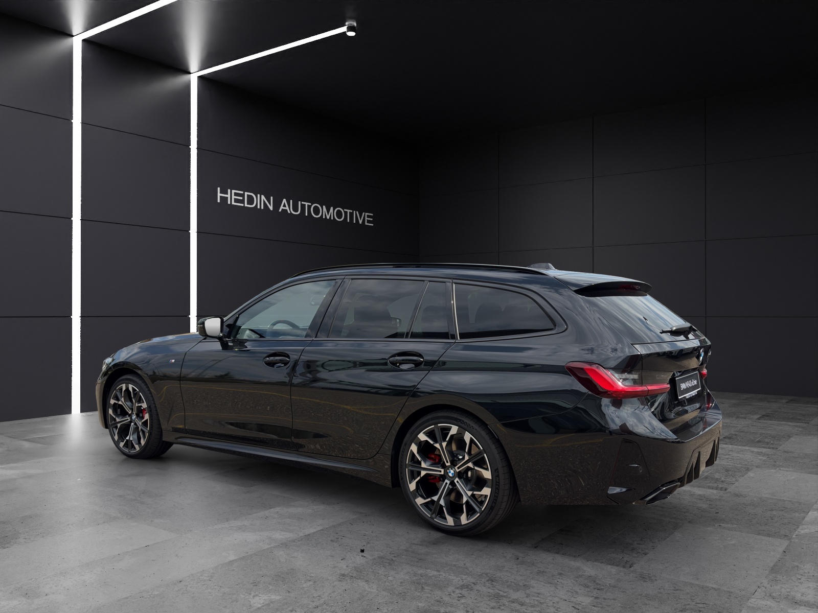 BMW M340i xDrive Touring-showroom-element-3