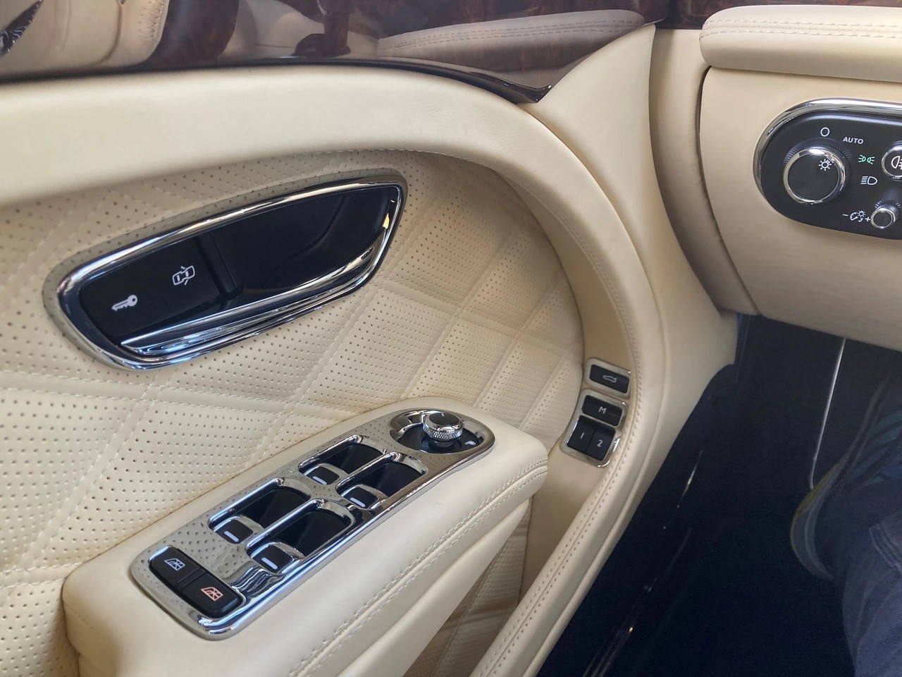 BENTLEY Mulsanne Speed-image-22