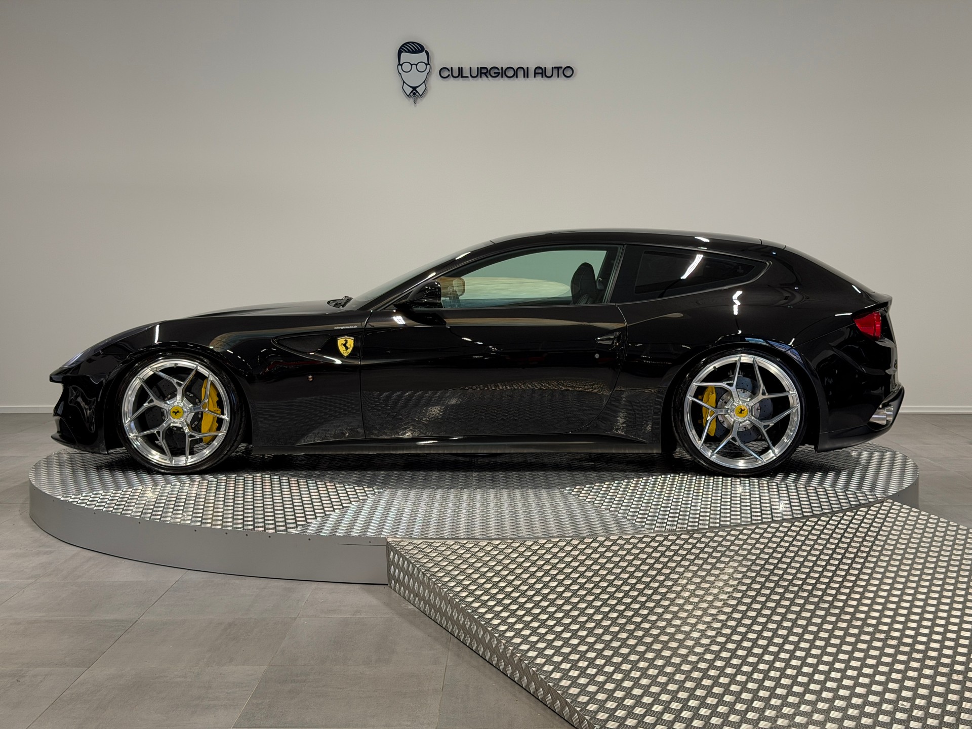 FERRARI FF-image-7