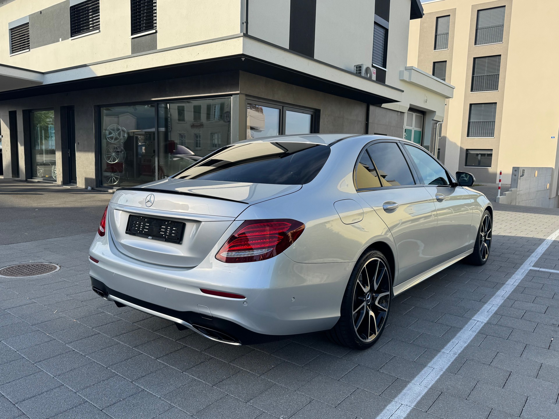 MERCEDES-BENZ E 43 AMG 4Matic 9G-Tronic-image-4