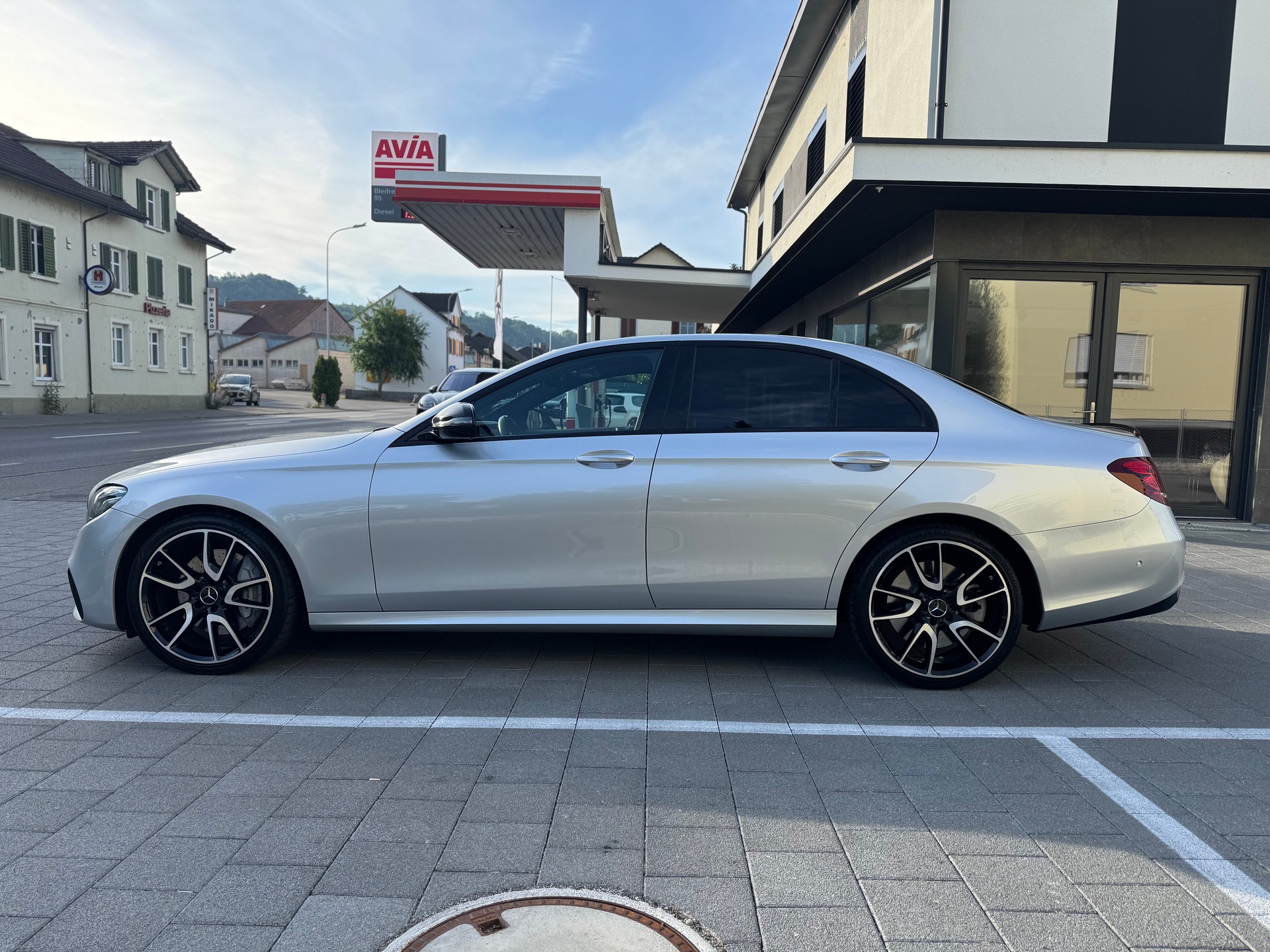 MERCEDES-BENZ E 43 AMG 4Matic 9G-Tronic-showroom-element-1