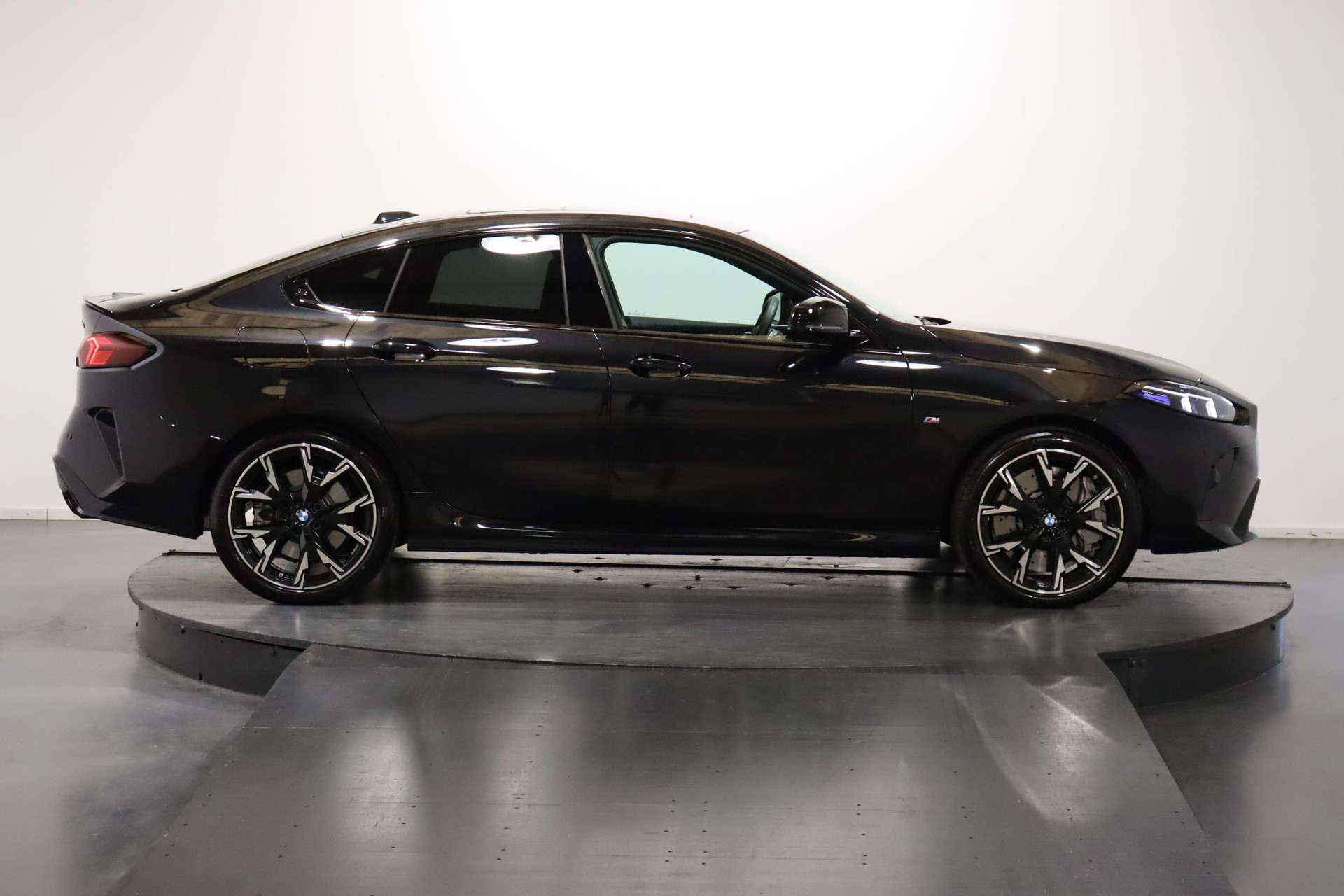 BMW M235i xDrive Gran Coupé-showroom-element-2