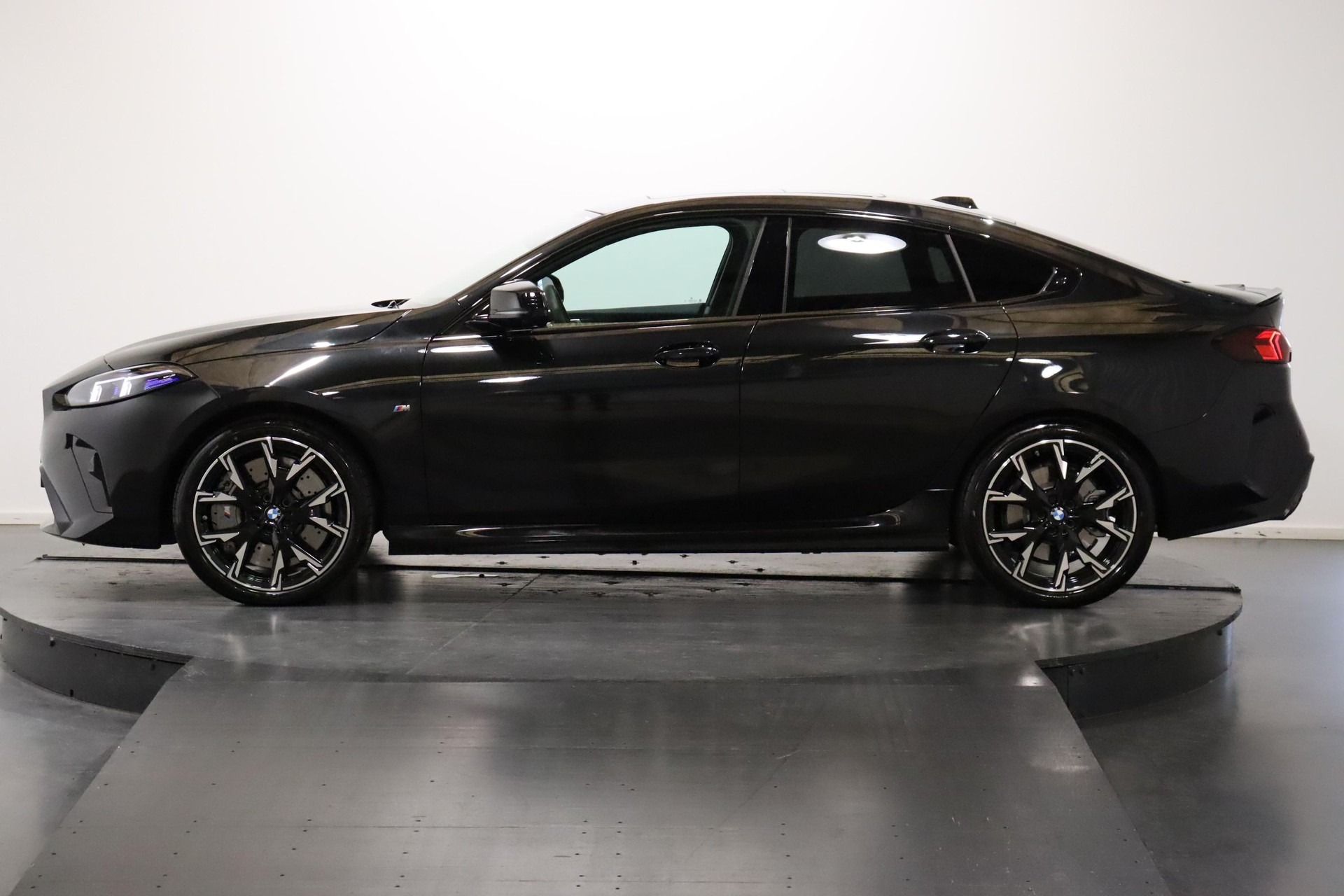 BMW M235i xDrive Gran Coupé-showroom-element-1