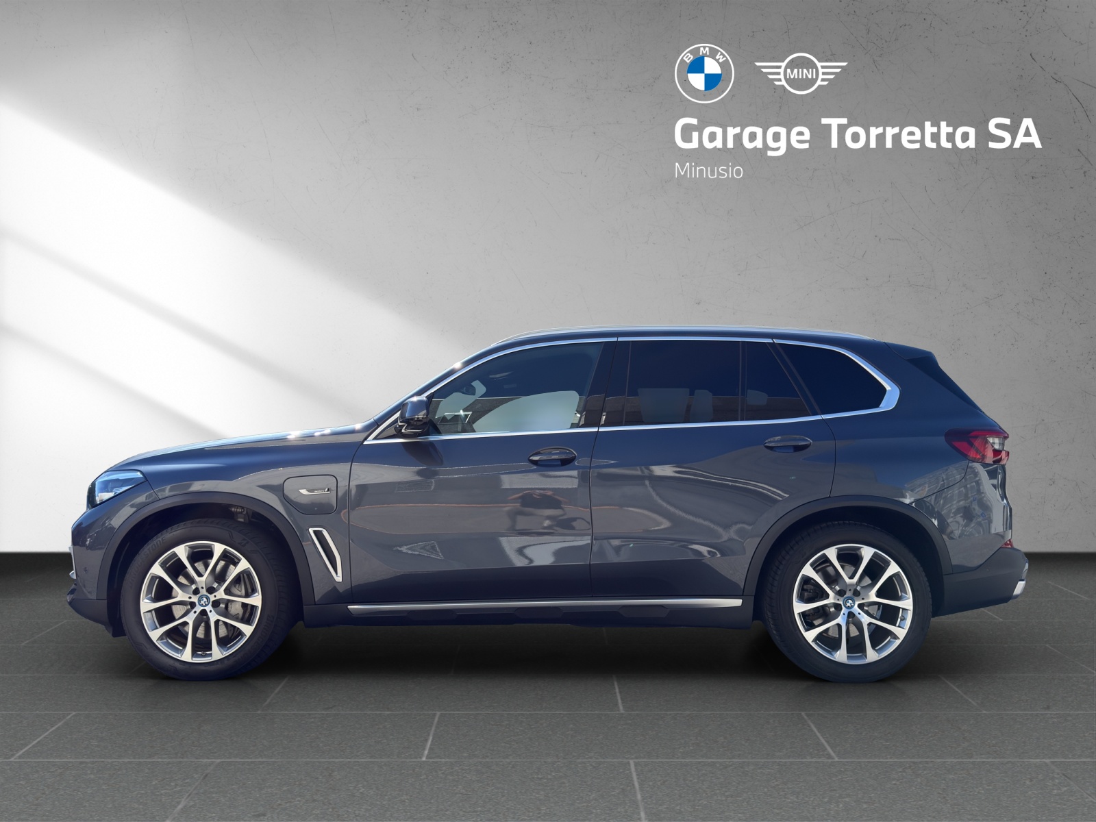 BMW X5 xDrive45e xLine Steptronic-showroom-element-1