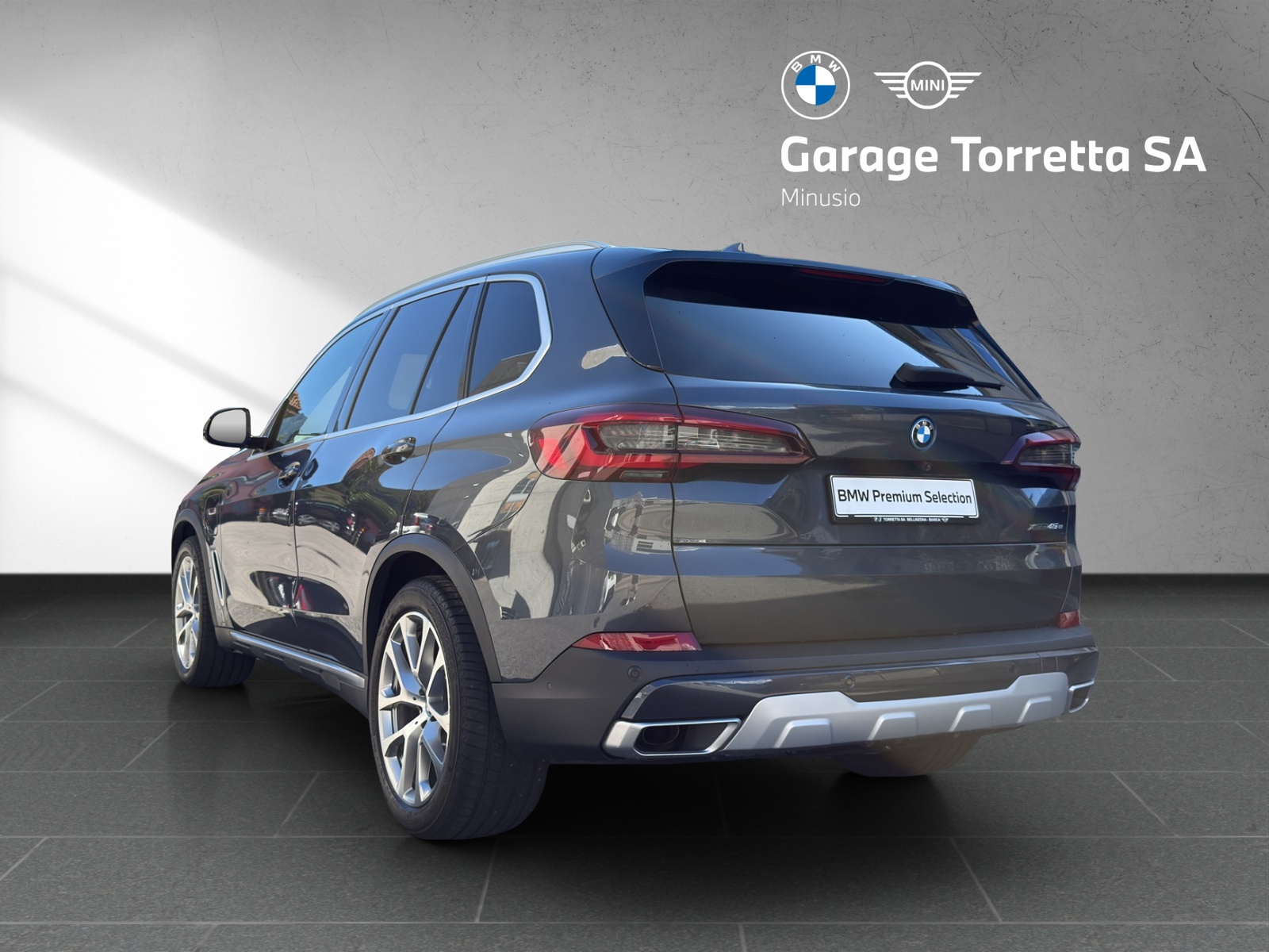 BMW X5 xDrive45e xLine Steptronic-showroom-element-2