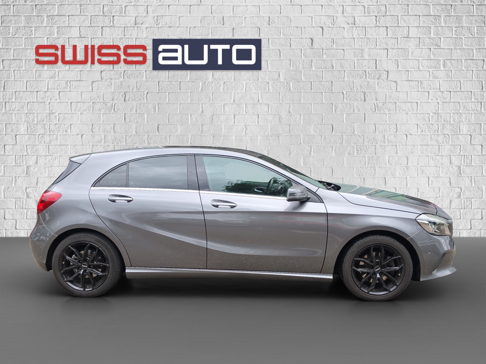 MERCEDES-BENZ A 180 Urban 7G-DCT-showroom-element-3