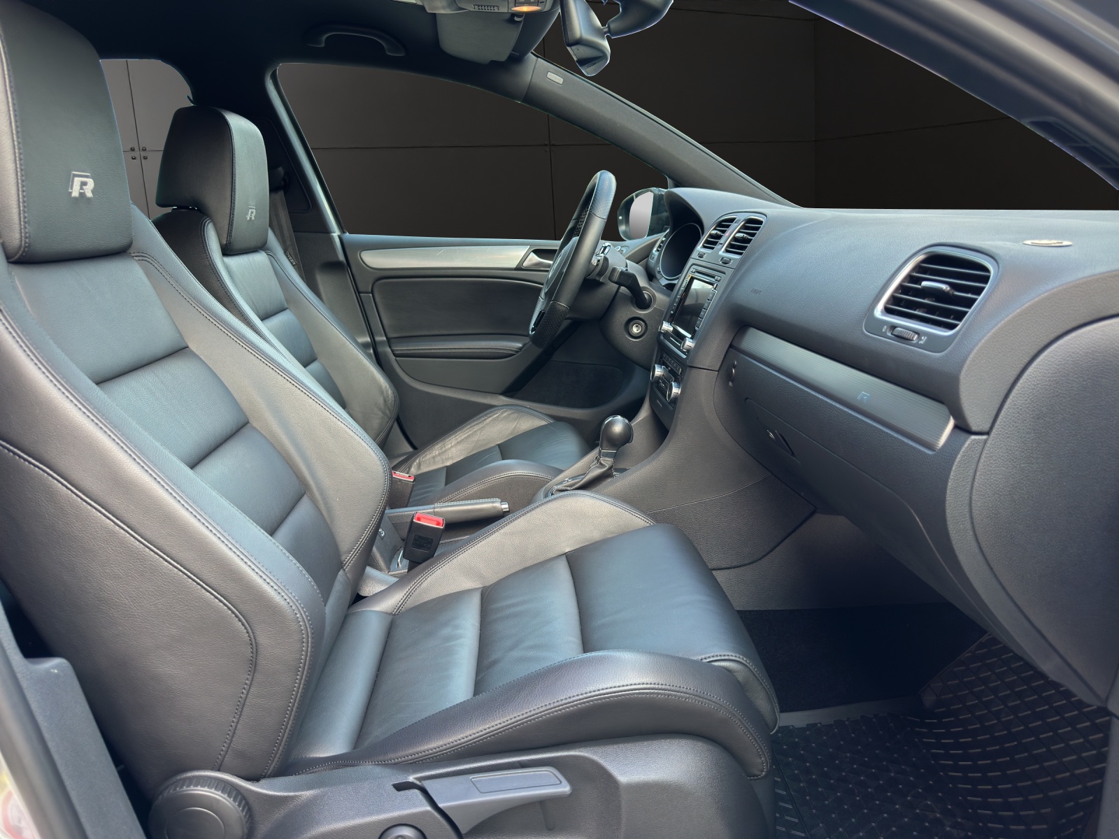 VW Golf VI 2.0 TSI R DSG 4motion-image-14