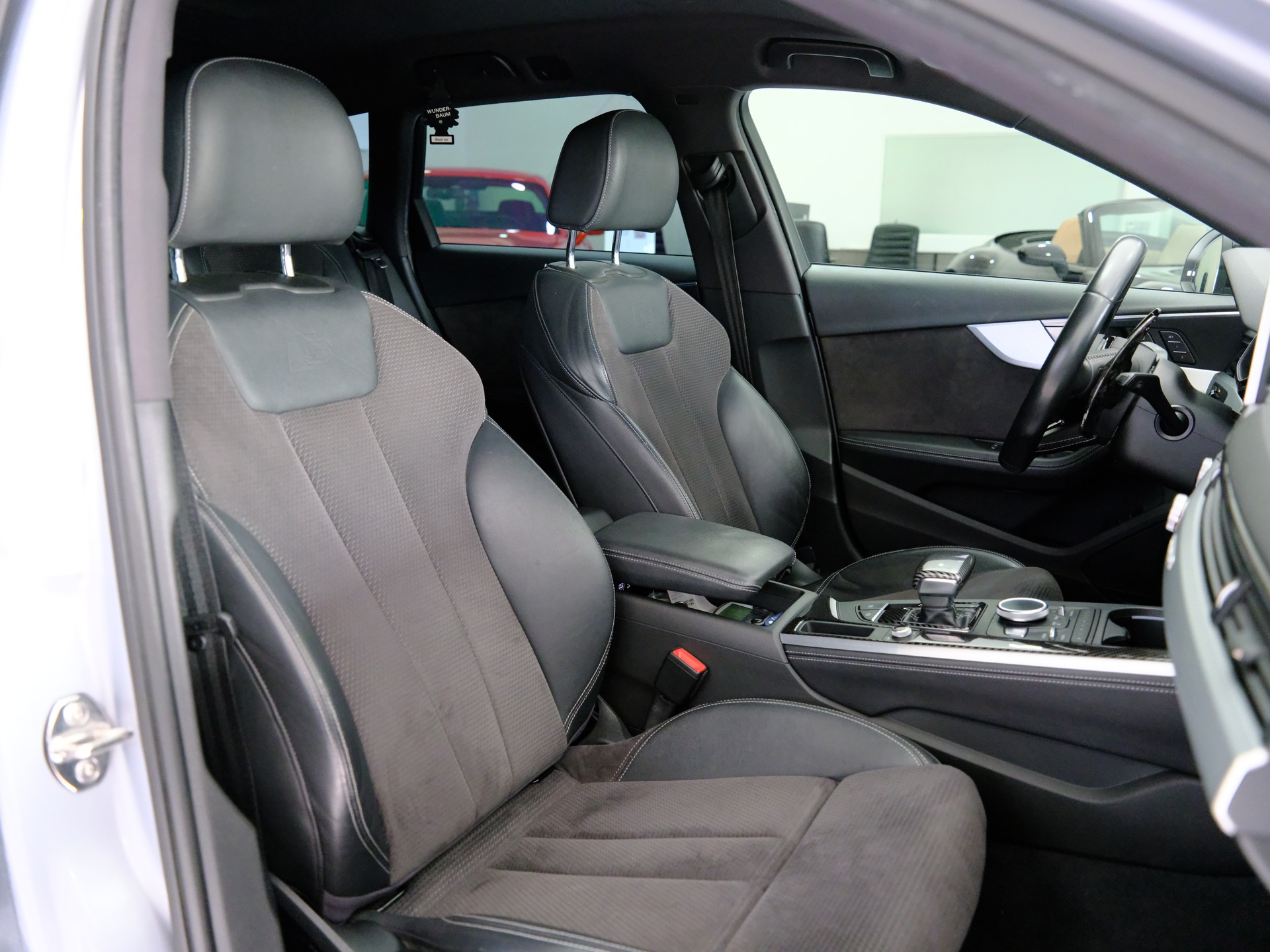 AUDI S4 Avant 3.0 TFSI quattro tiptronic *SITZHEIZUNG* *RÜCKFAHRKAMERA*-image-20