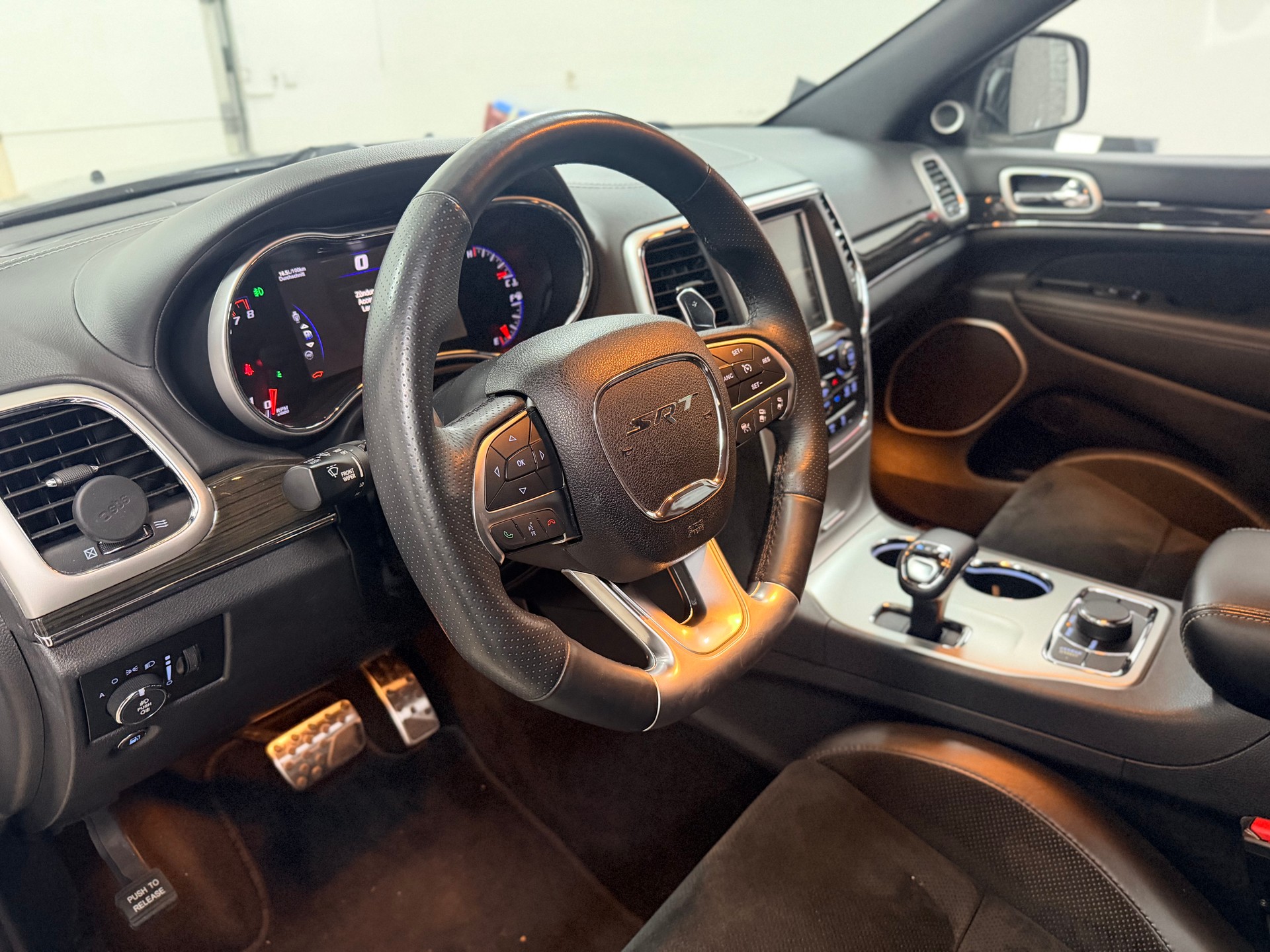 JEEP Grand Cherokee 6.4 V8 HEMI SRT8 Automatic-image-4