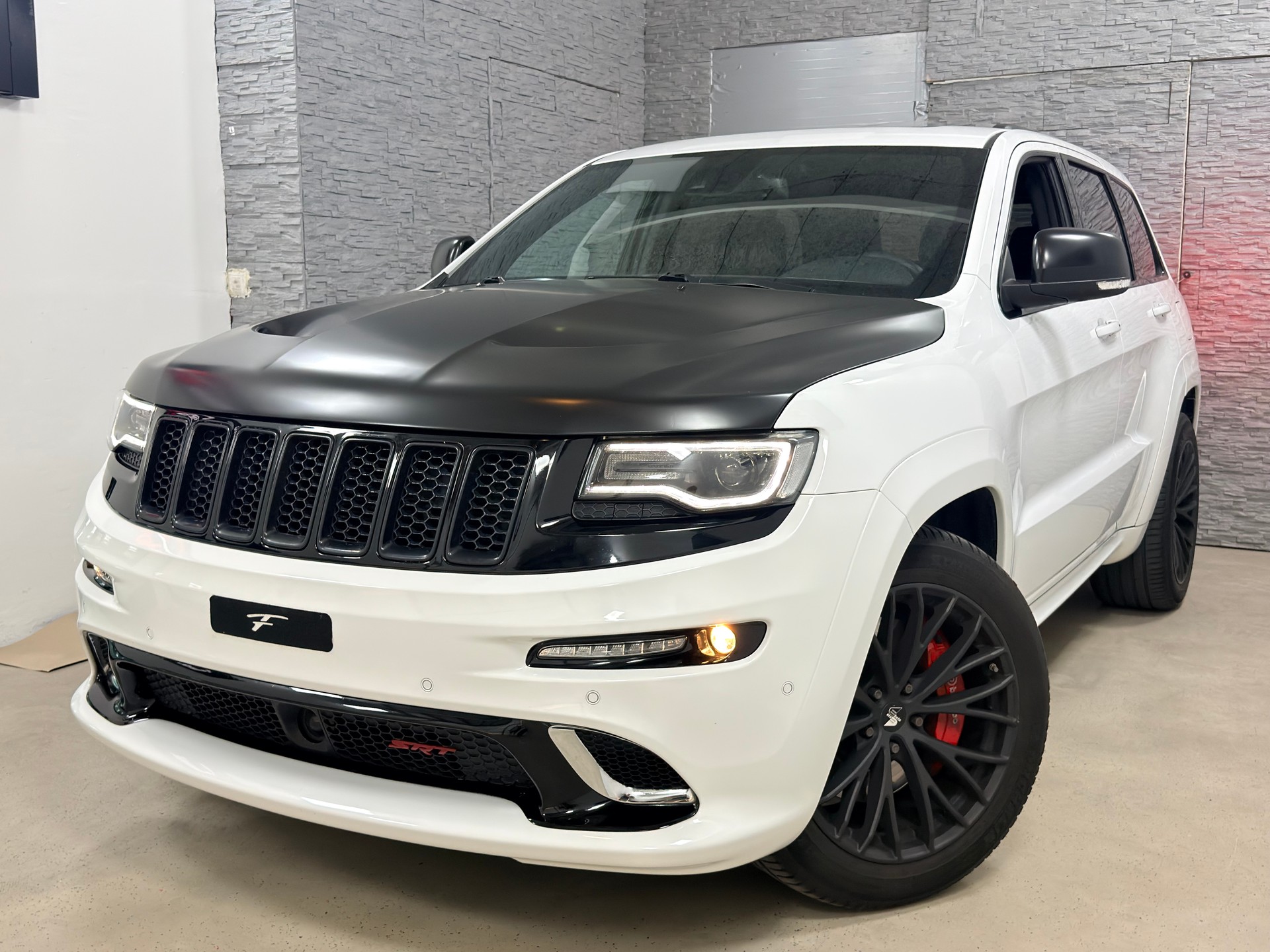 JEEP Grand Cherokee 6.4 V8 HEMI SRT8 Automatic-showroom-element-1