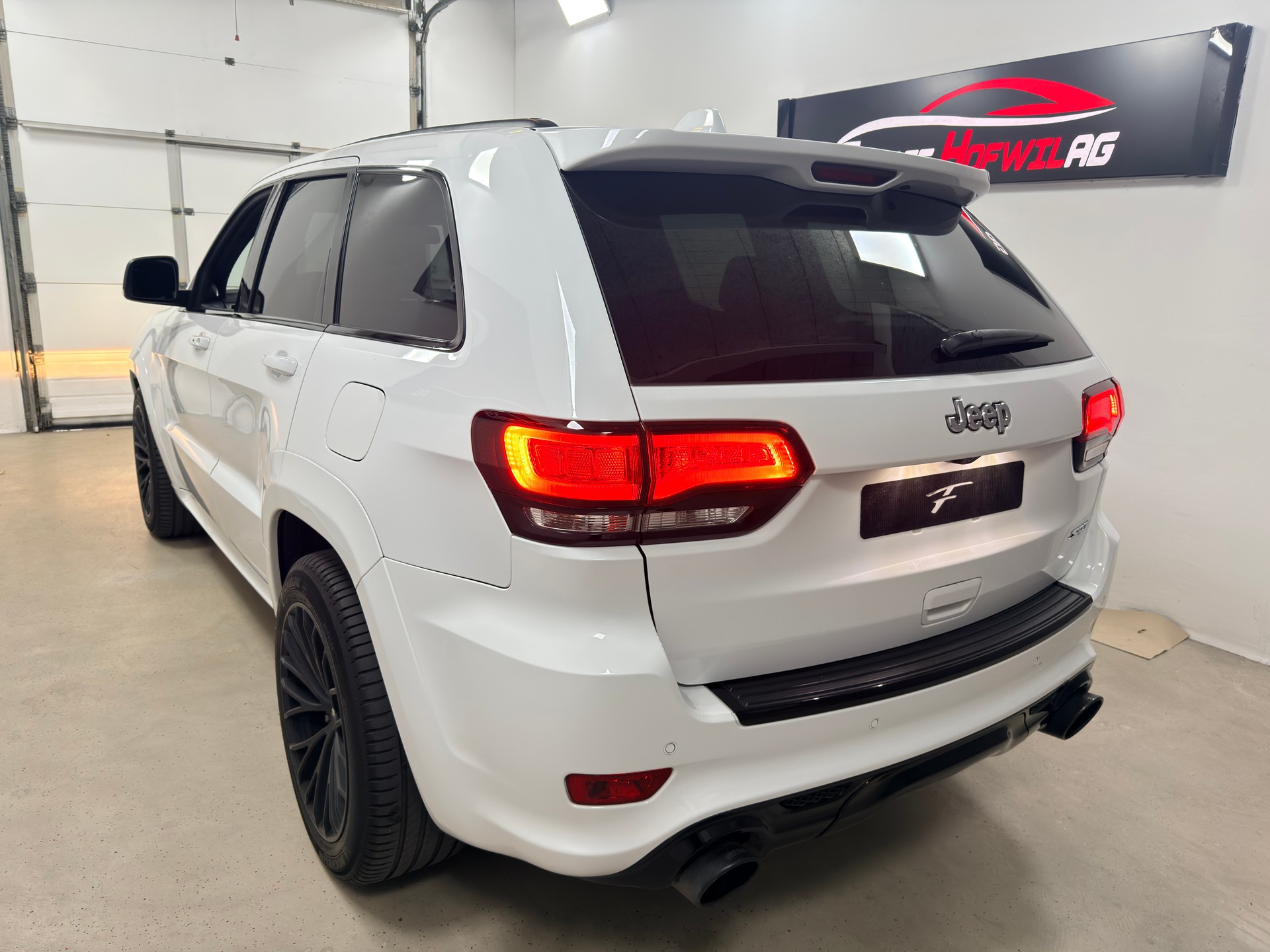 JEEP Grand Cherokee 6.4 V8 HEMI SRT8 Automatic-showroom-element-3