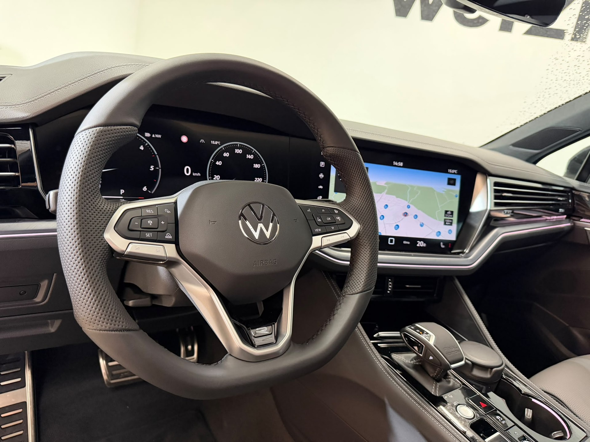VW Touareg 3.0 TDI R-Line Final Edition Tiptronic-image-5