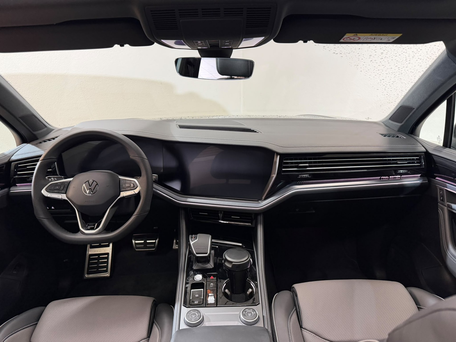 VW Touareg 3.0 TDI R-Line Final Edition Tiptronic-image-7