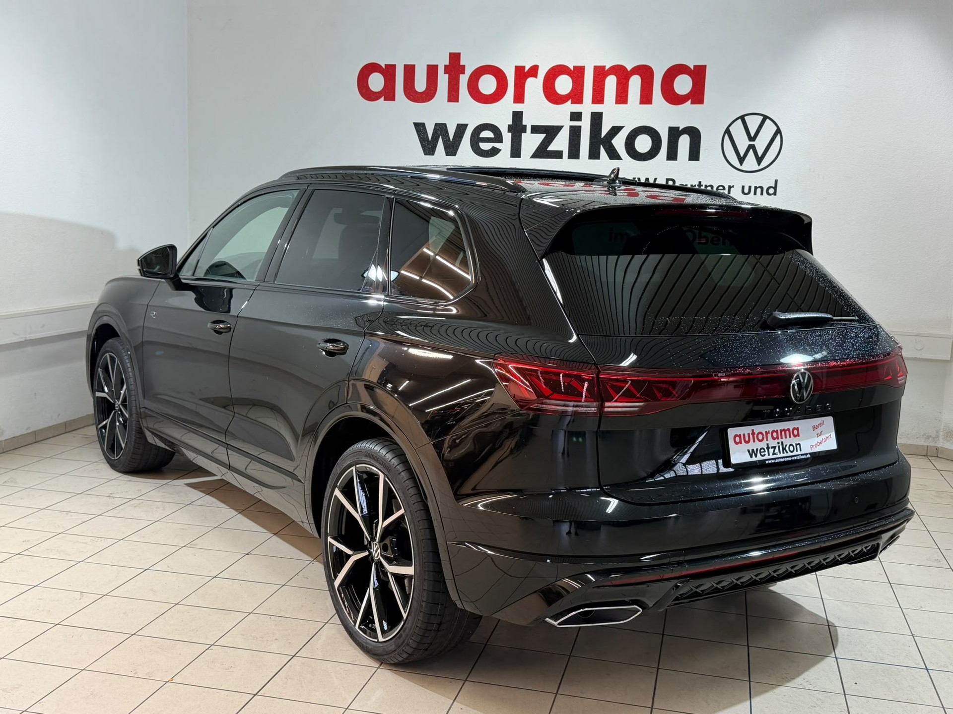 VW Touareg 3.0 TDI R-Line Final Edition Tiptronic-showroom-element-2