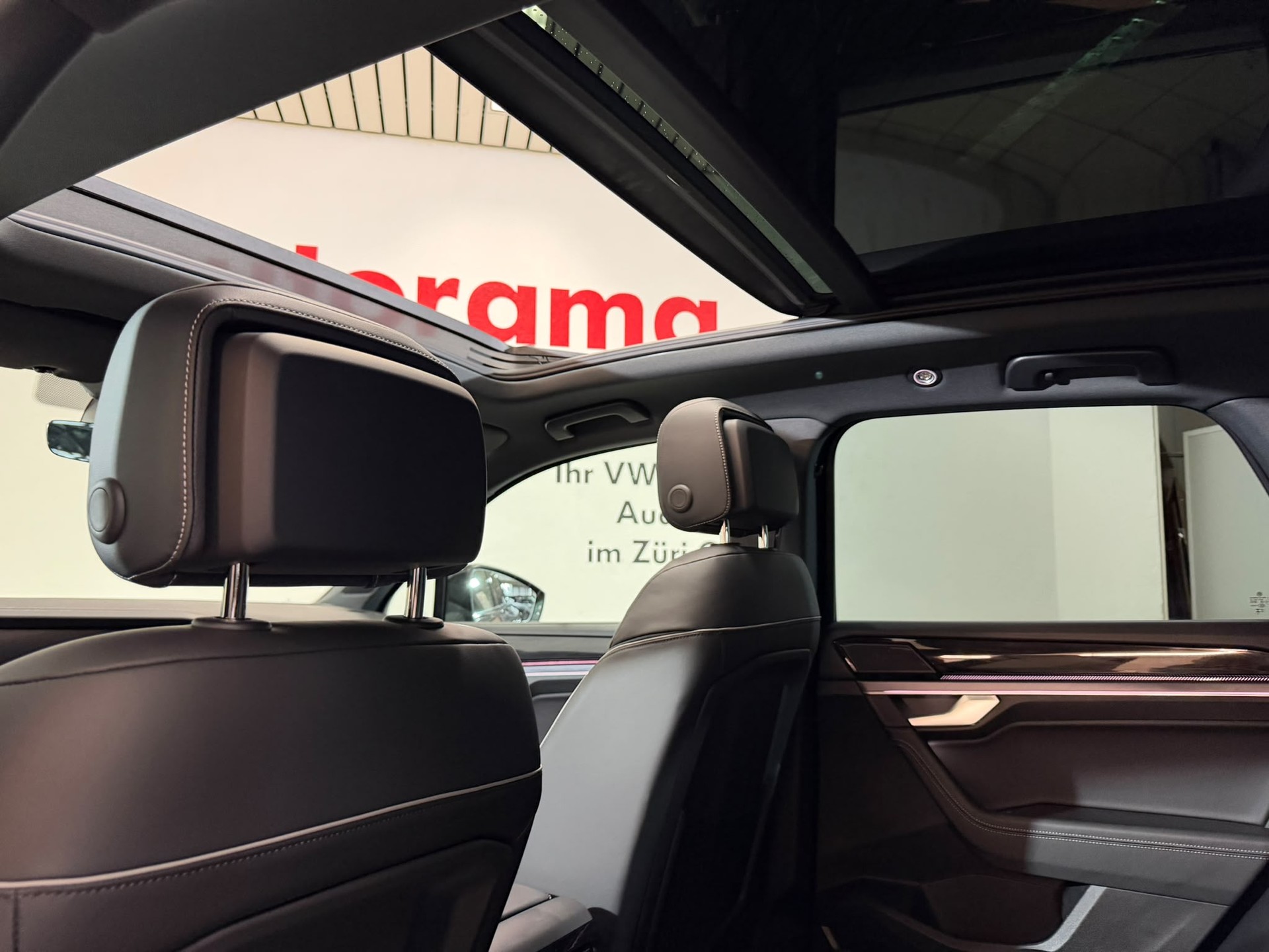 VW Touareg 3.0 TDI R-Line Final Edition Tiptronic-image-10