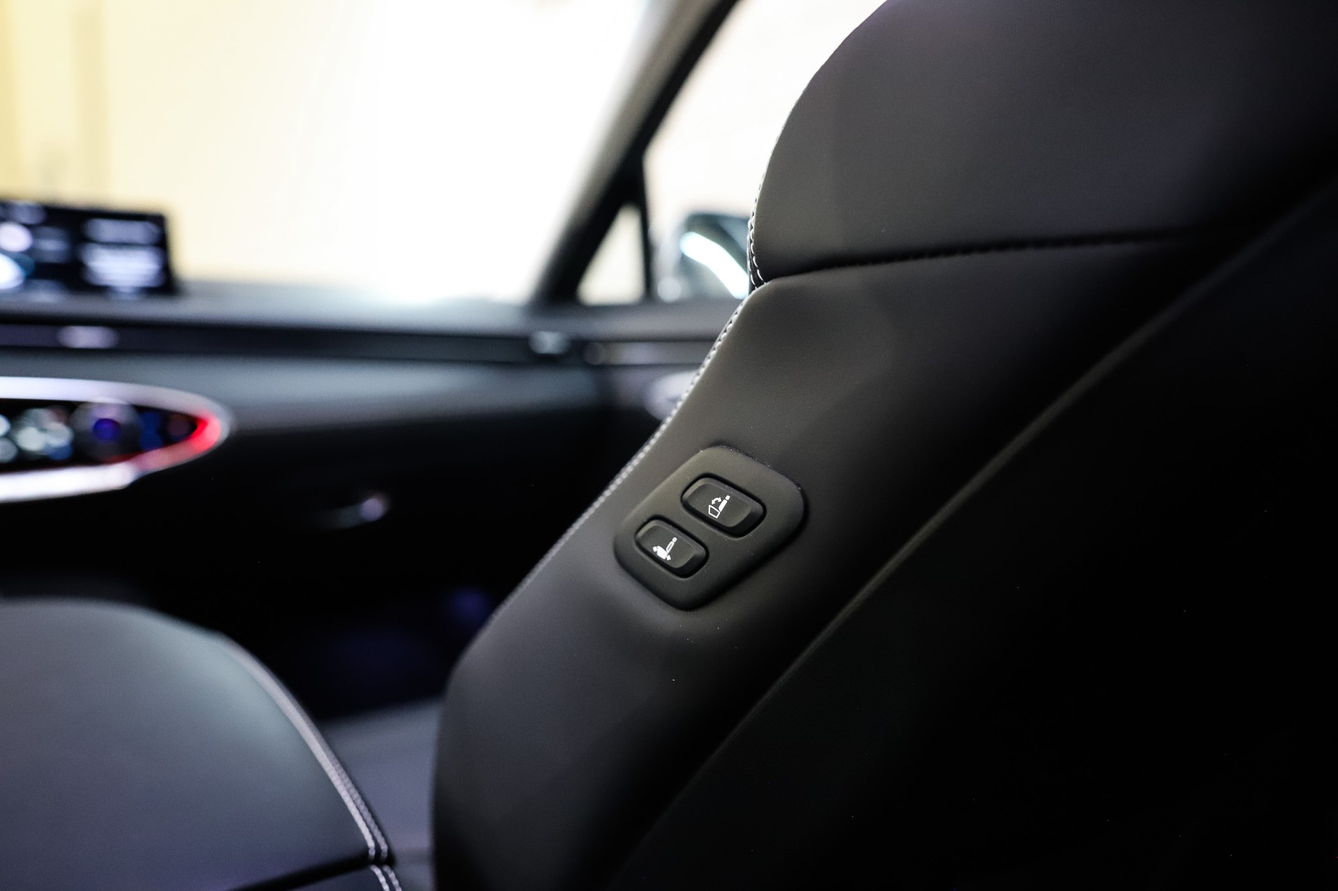 GENESIS GV70 Electrified Sport kWh 77,4 AWD * Savile Silver *-image-19