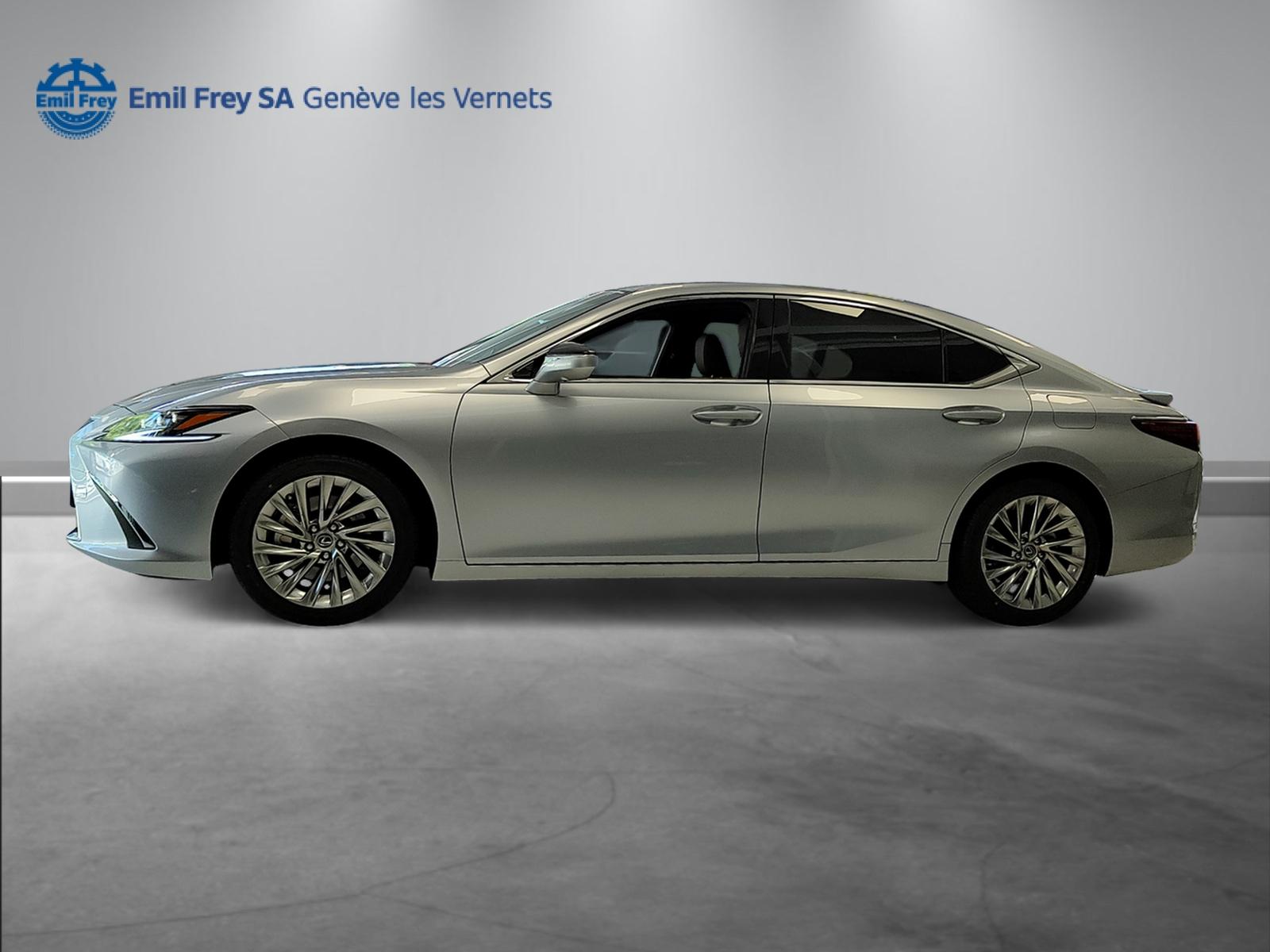LEXUS ES 300h Excellence-showroom-element-3