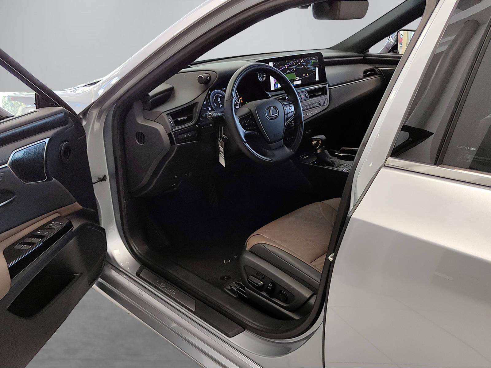 LEXUS ES 300h Excellence-image-12