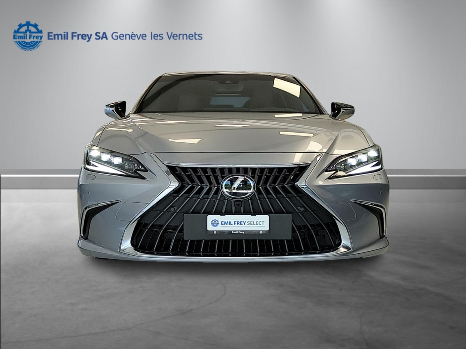 LEXUS ES 300h Excellence-showroom-element-1