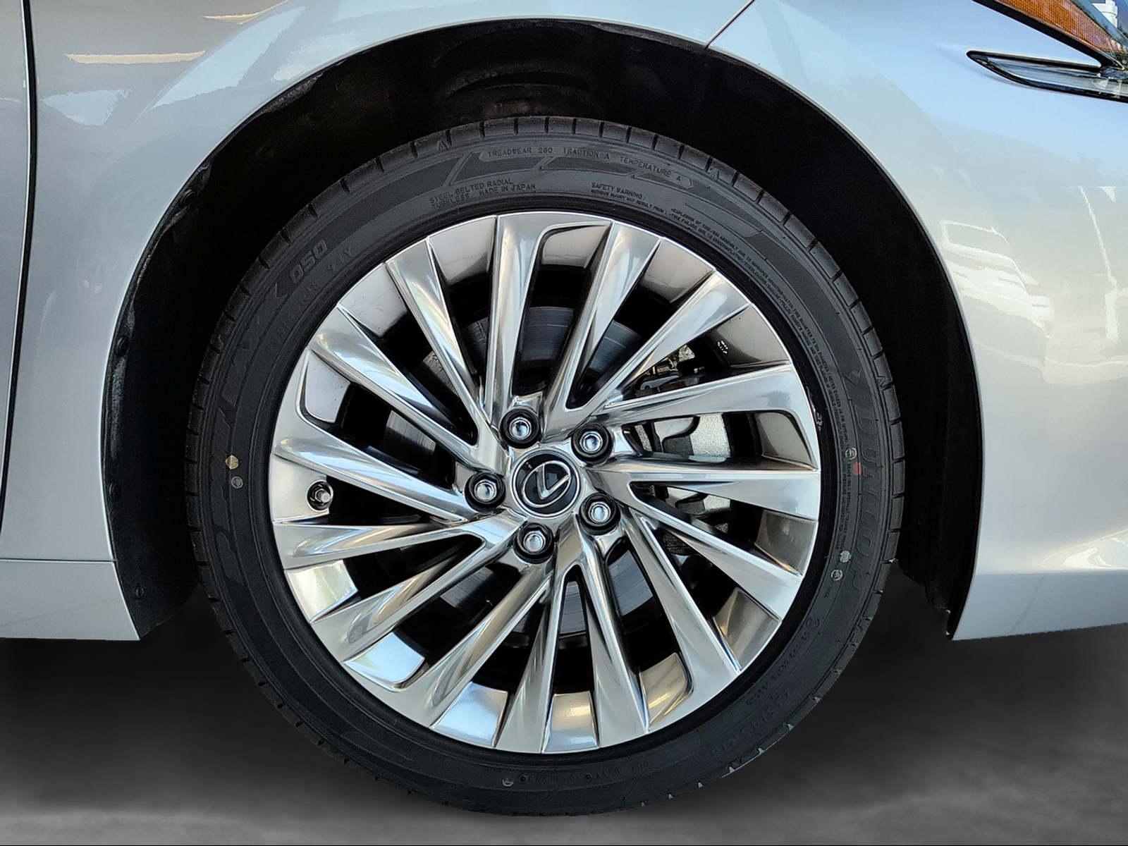 LEXUS ES 300h Excellence-image-13