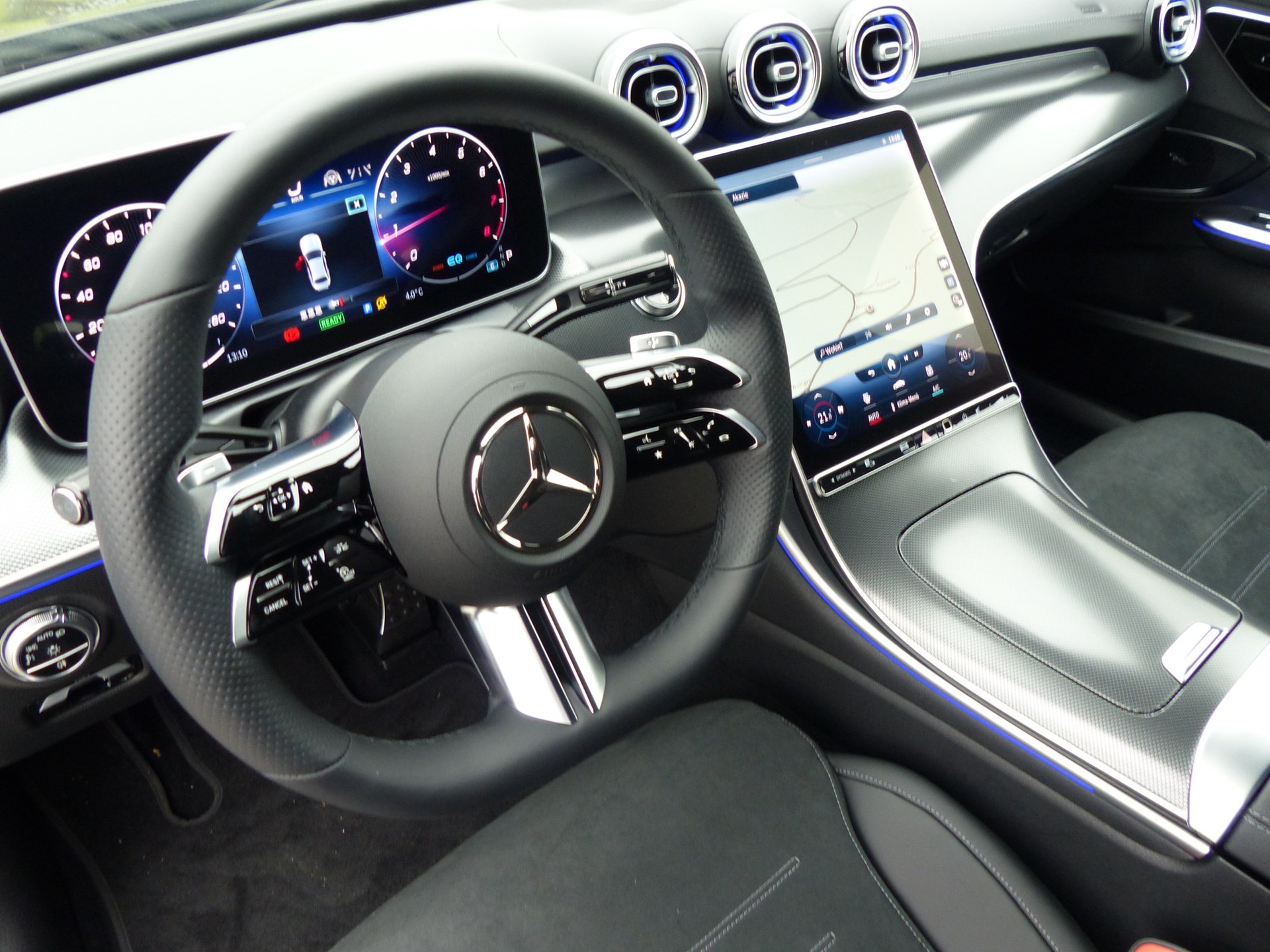 MERCEDES-BENZ C 200 4Matic AMG Line-image-10