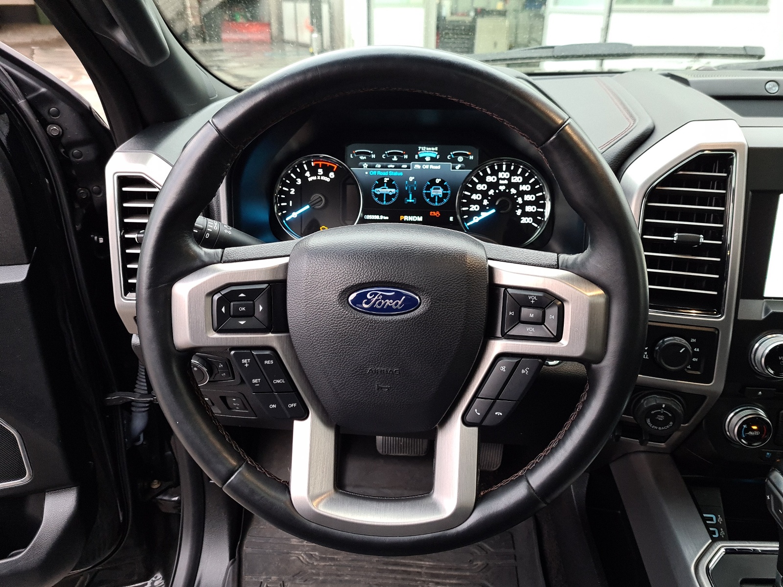 FORD F-Pickup F-150 3.0-V6 POWER STROKE DIESEL PLATINUM SUPER-CREW AUTOMAT 4x4-image-9