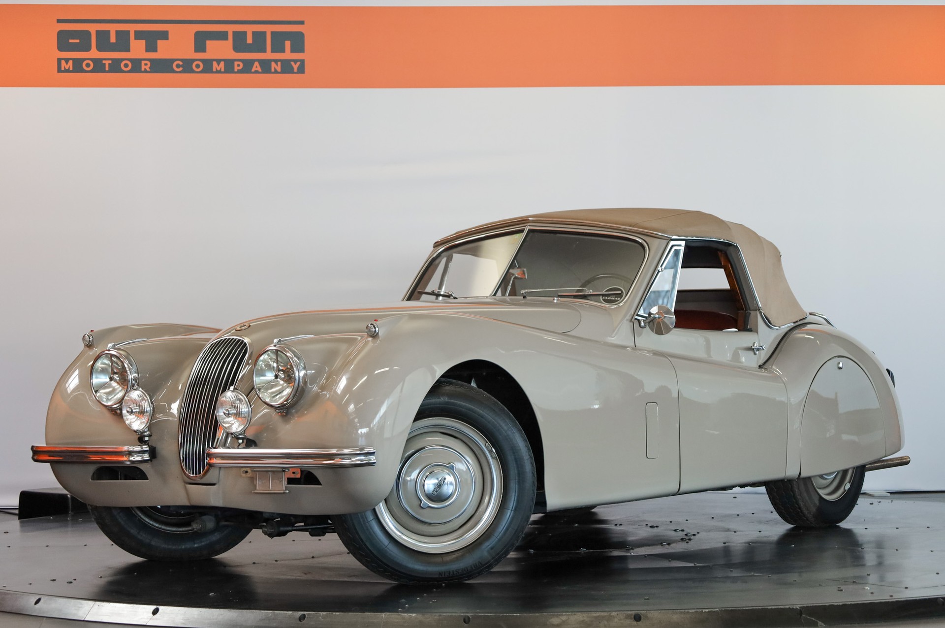 JAGUAR Drophead Coupe-image-4