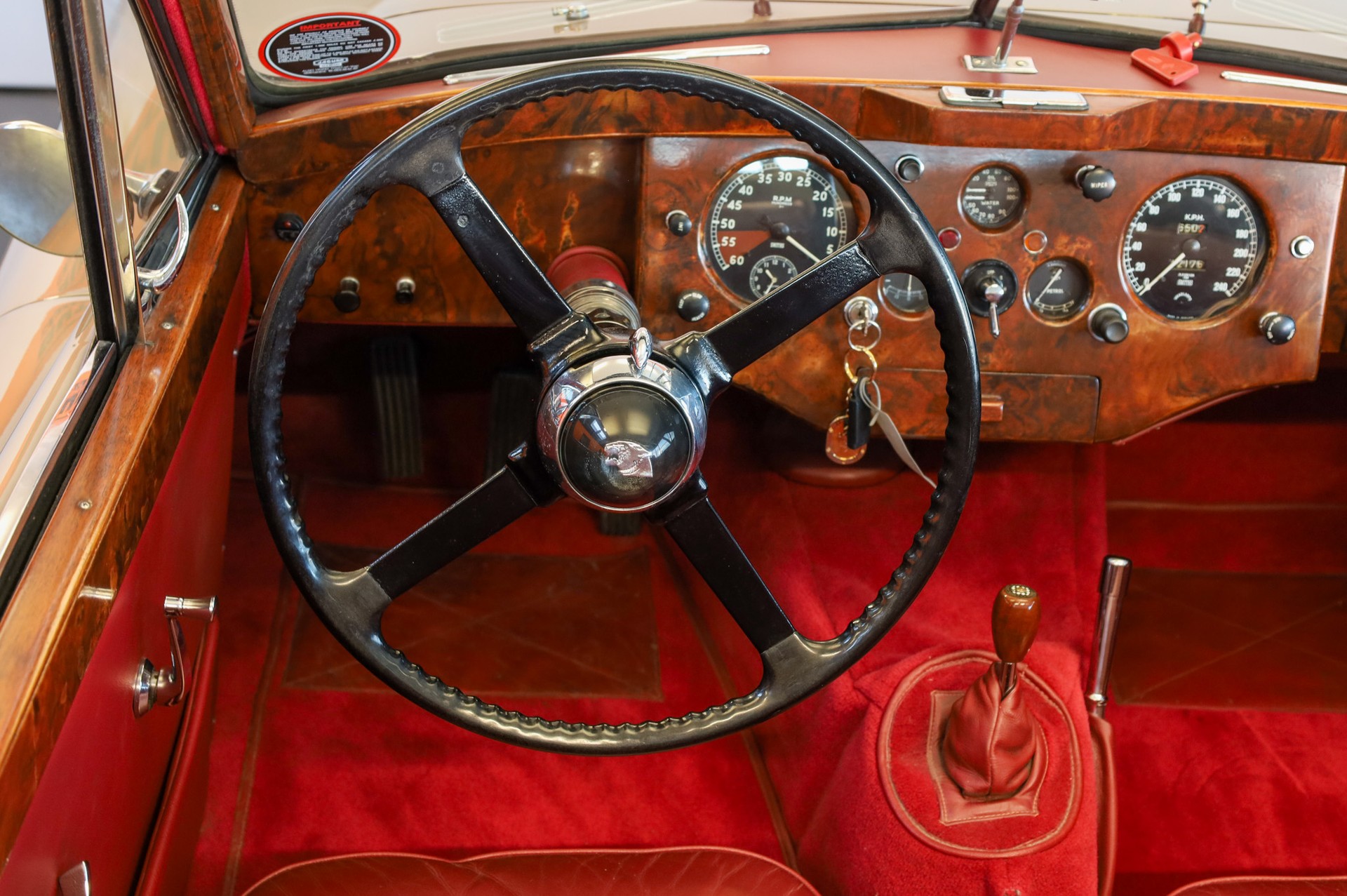 JAGUAR Drophead Coupe-image-18