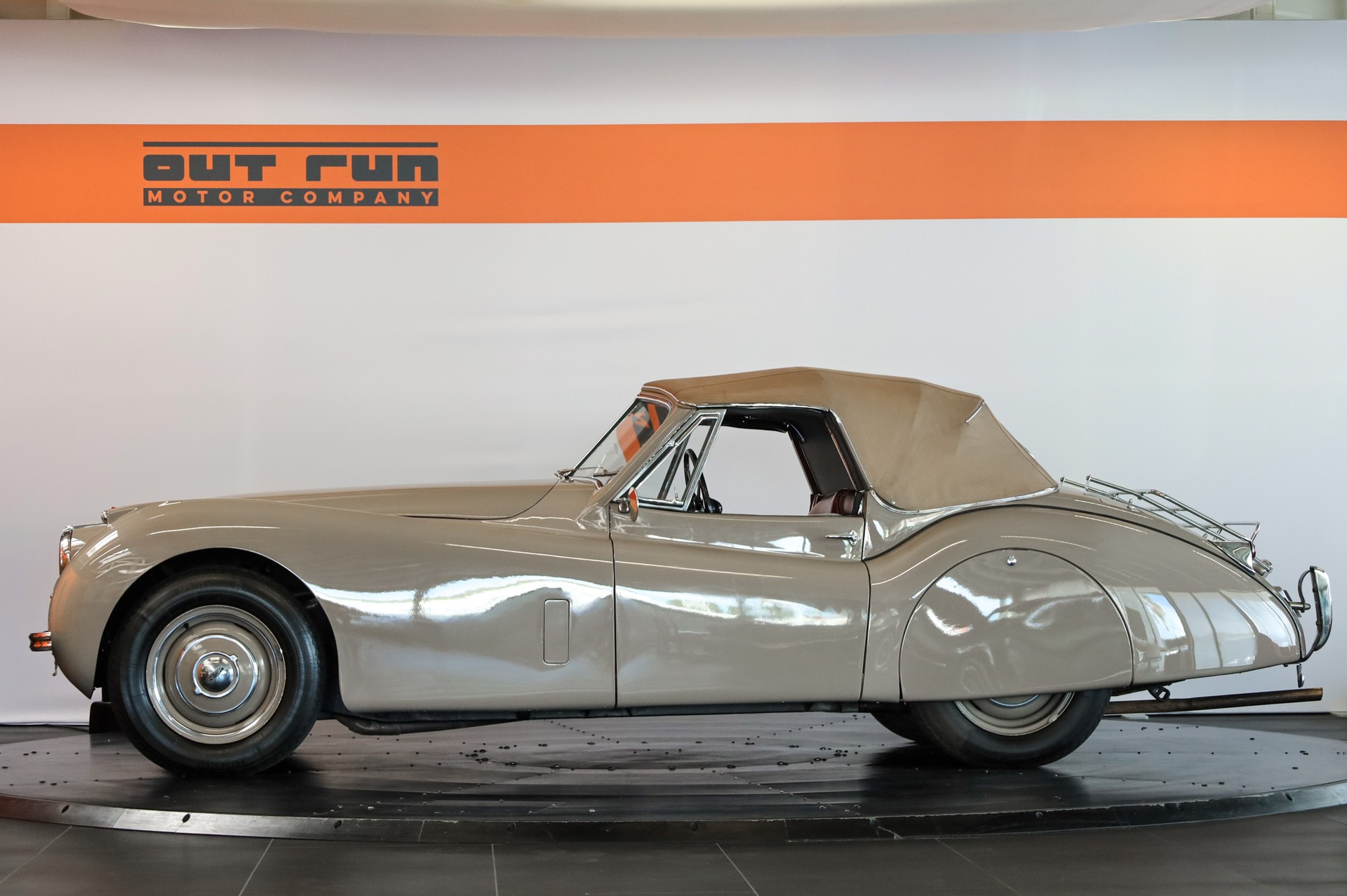 JAGUAR Drophead Coupe-image-12