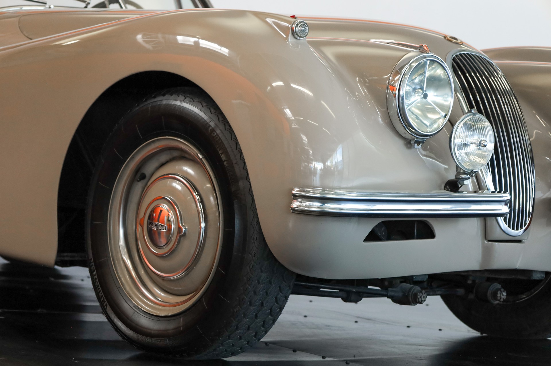 JAGUAR Drophead Coupe-image-7