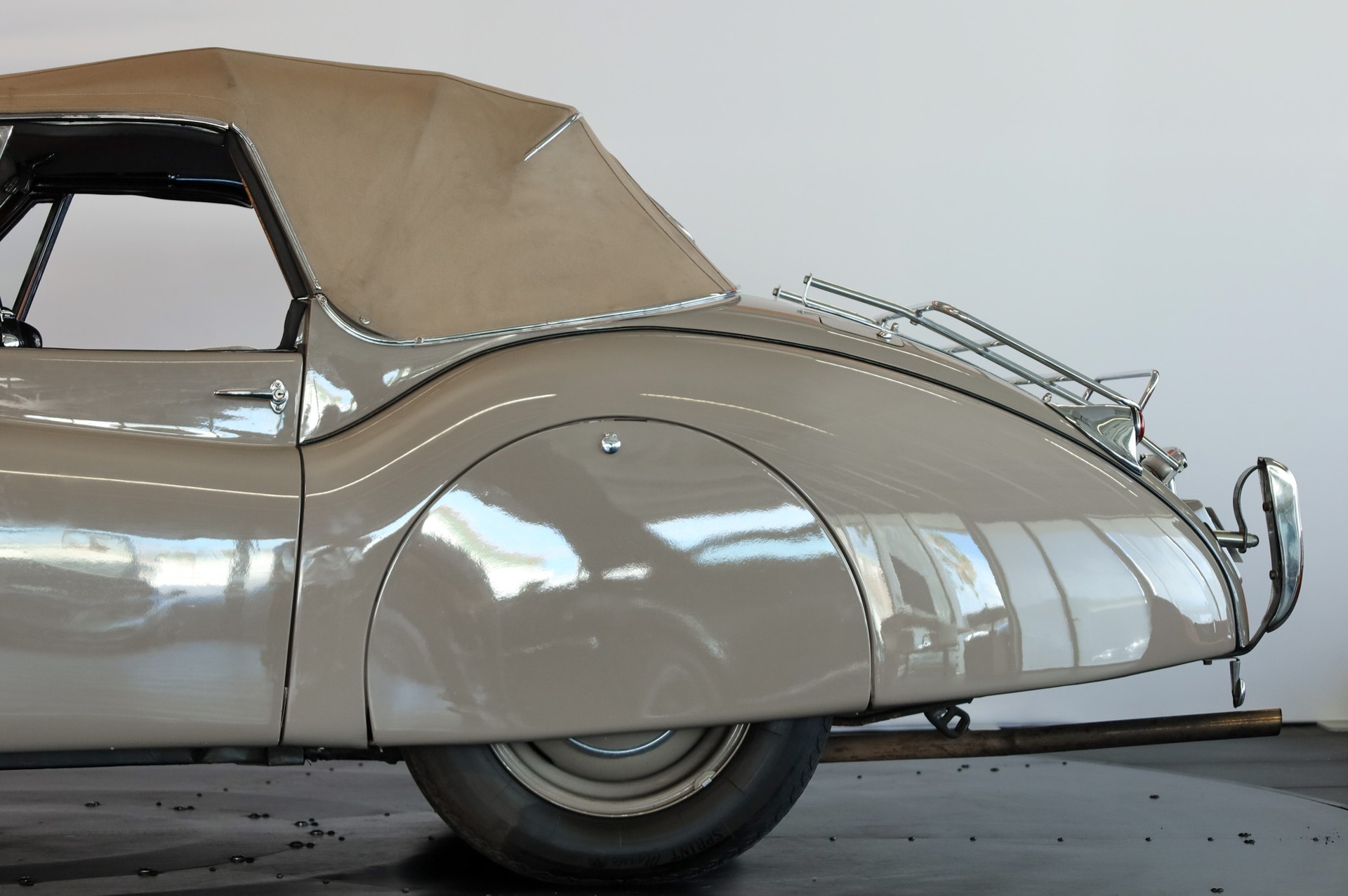 JAGUAR Drophead Coupe-image-15