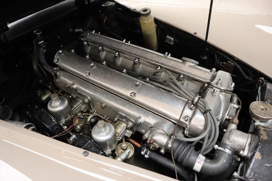 JAGUAR Drophead Coupe-image-25