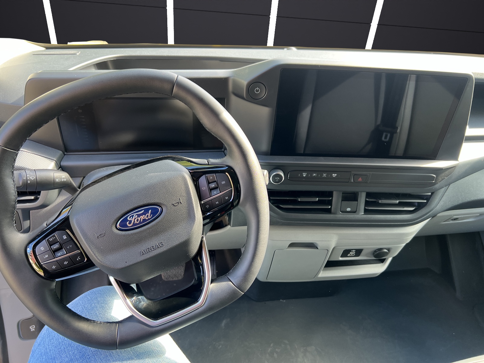 FORD E-Transit C Van 320 L1 Trend-image-10