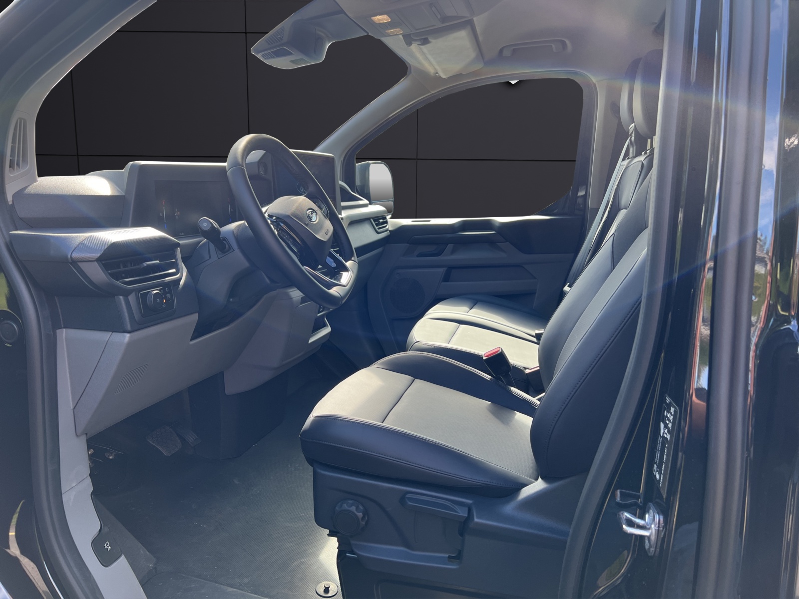 FORD E-Transit C Van 320 L1 Trend-image-8