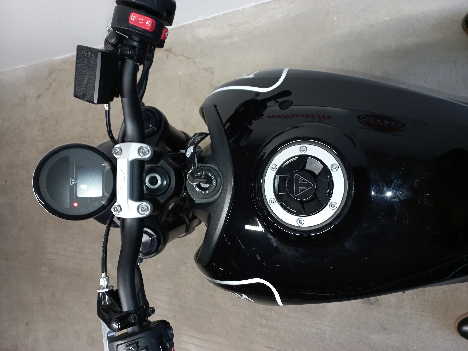 TRIUMPH Trident 660 shifter kit WS & lowing-image-6