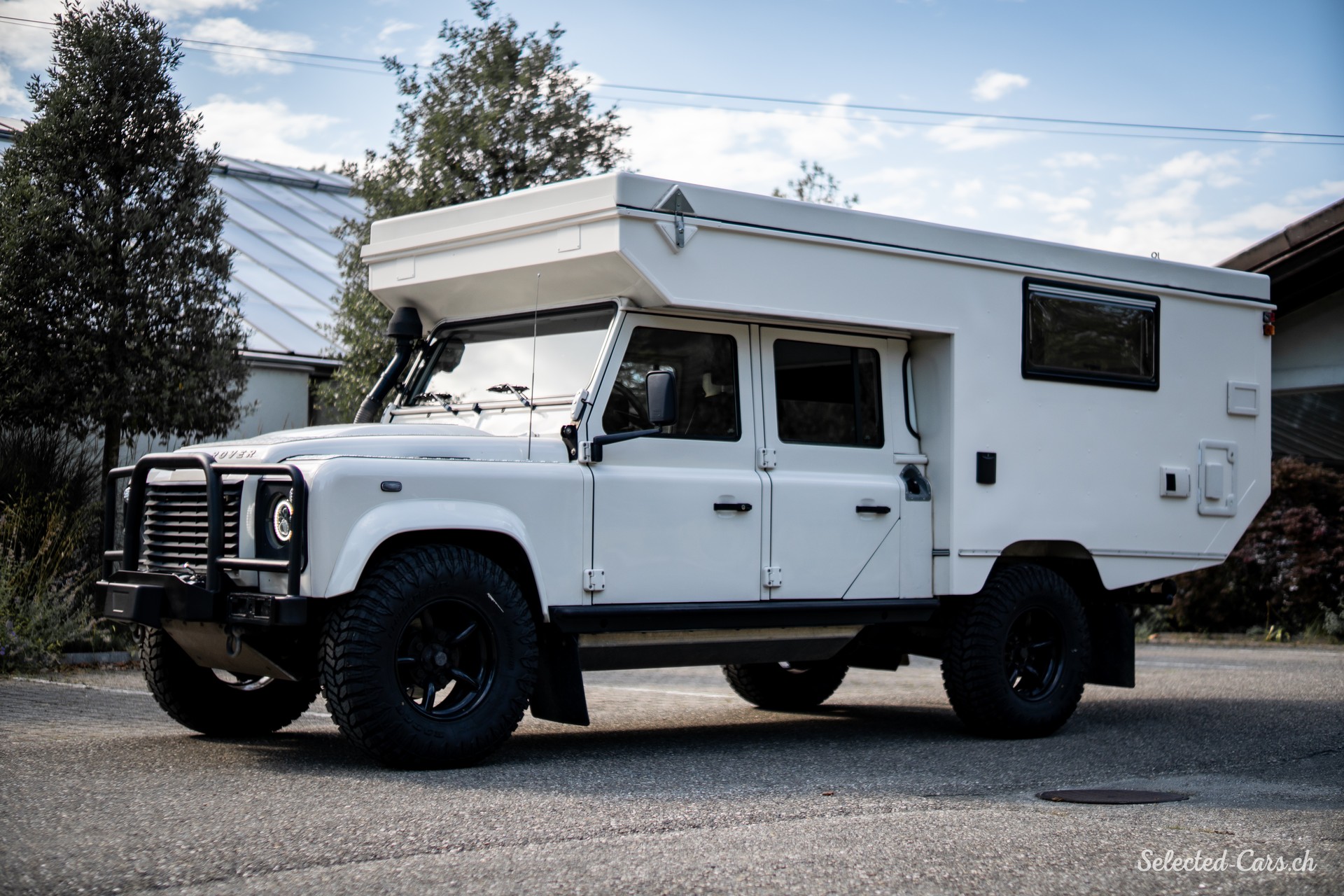 LAND ROVER 130 Expedition-image-2