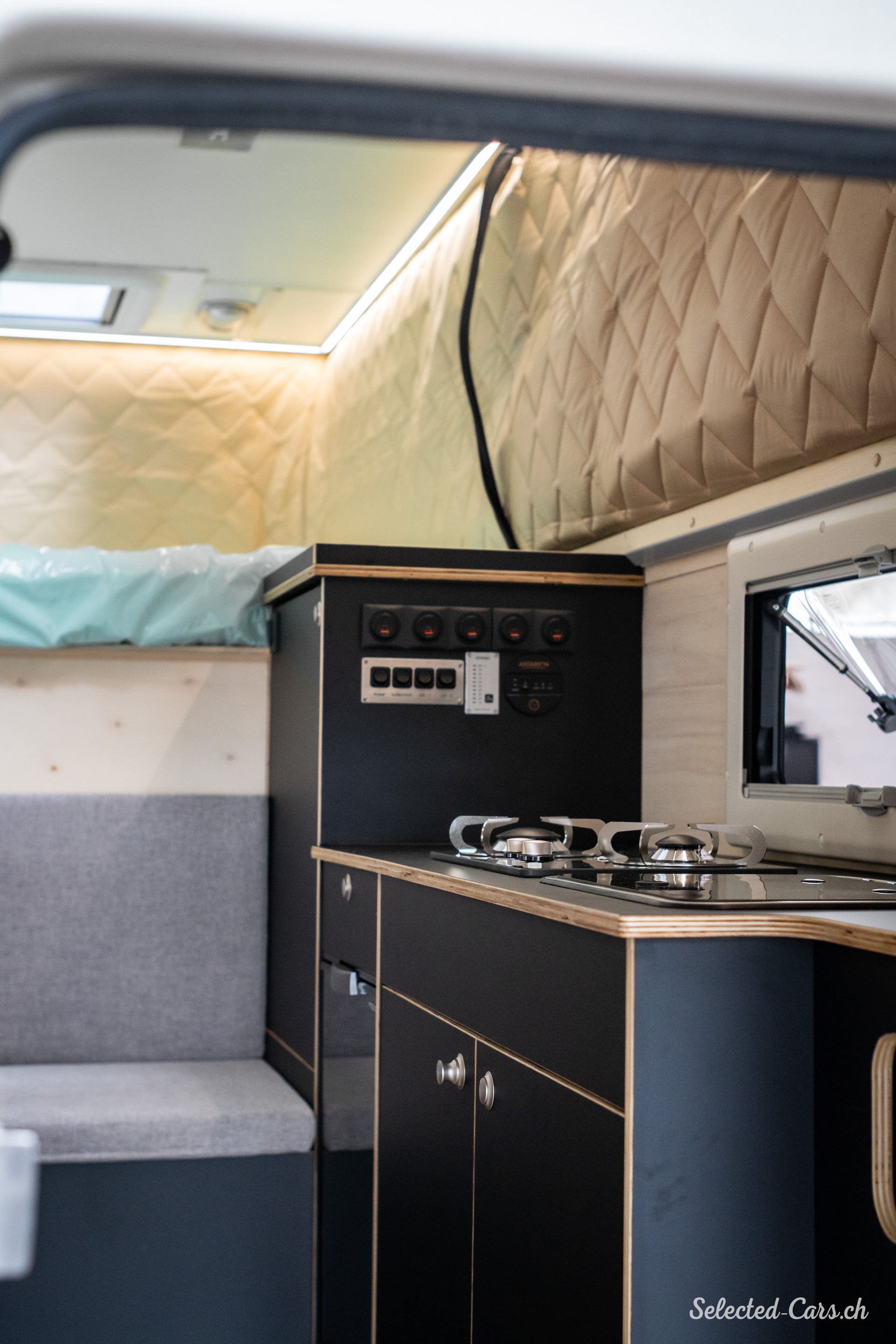 LAND ROVER 130 Expedition-image-9