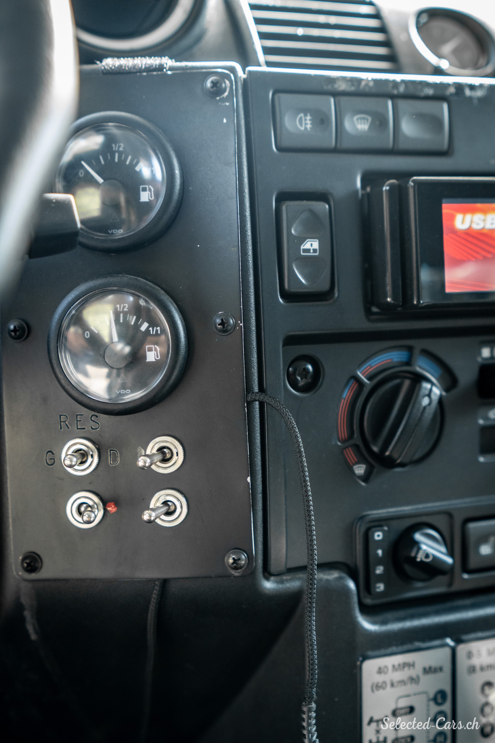 LAND ROVER 130 Expedition-image-13