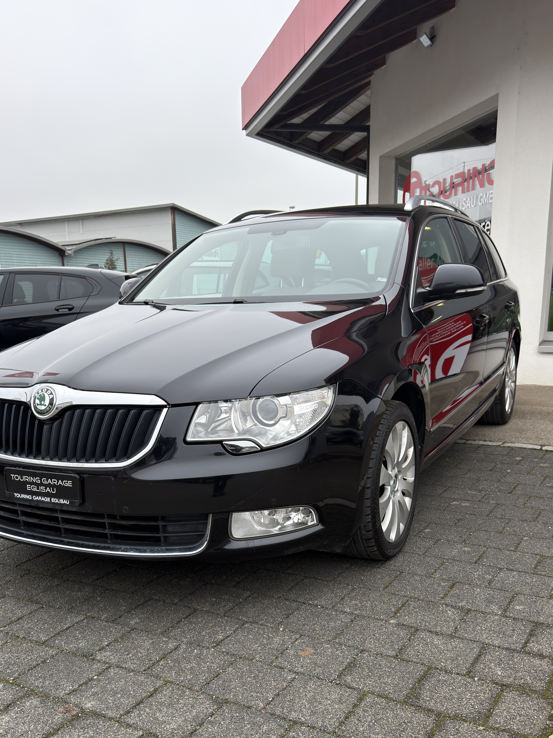 SKODA Superb Combi 1.8 TSI Elegance DSG-image-23