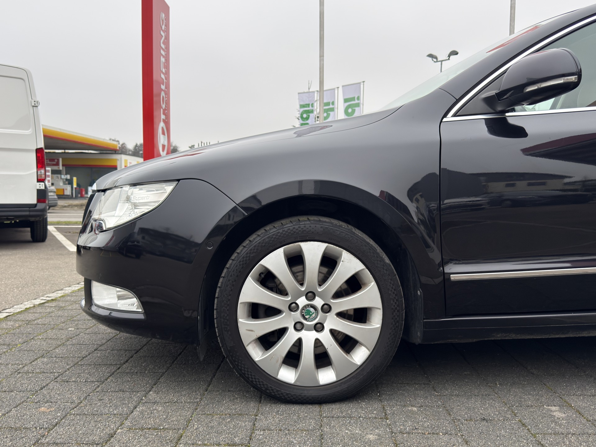 SKODA Superb Combi 1.8 TSI Elegance DSG-image-24