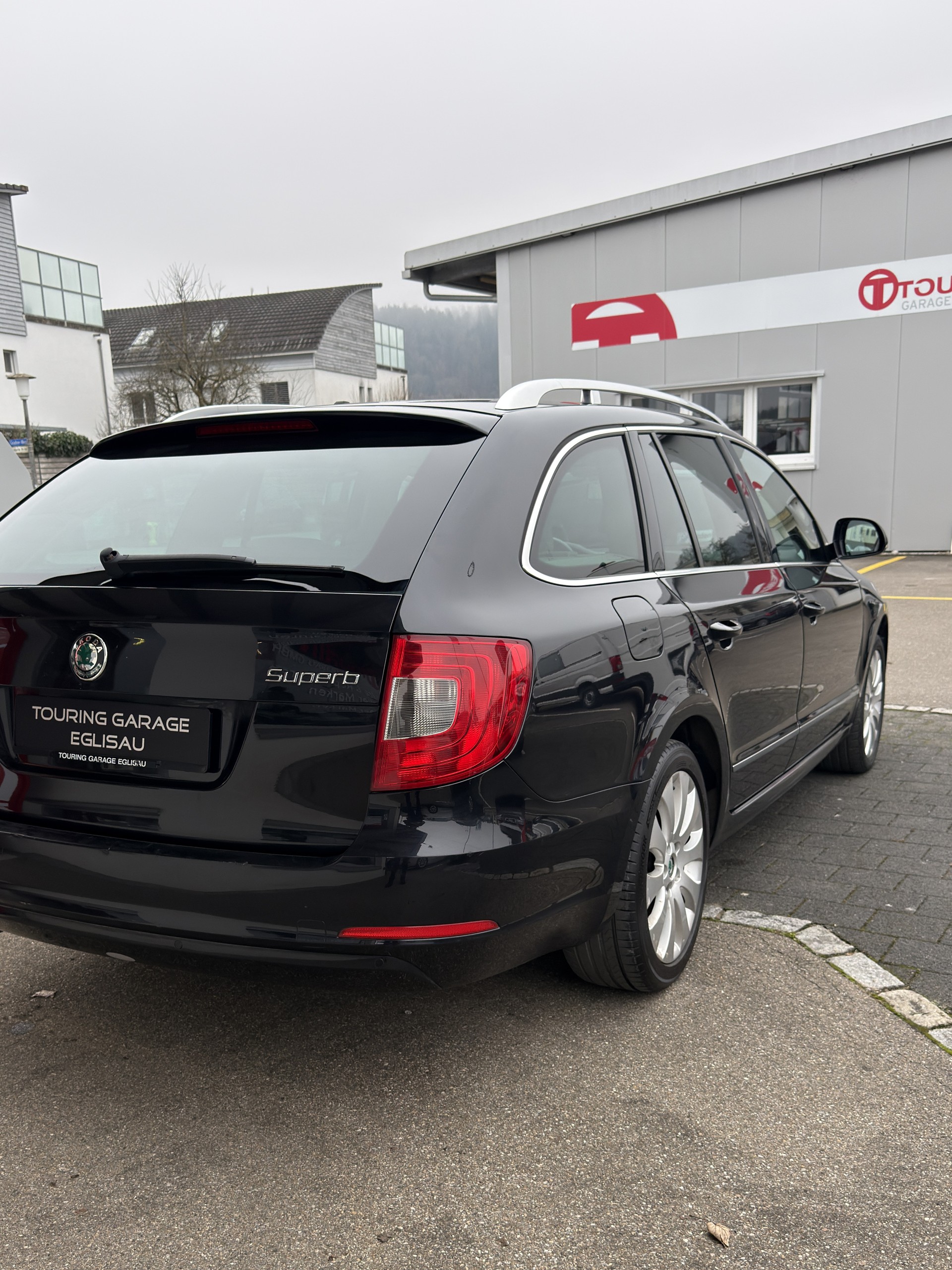 SKODA Superb Combi 1.8 TSI Elegance DSG-image-25