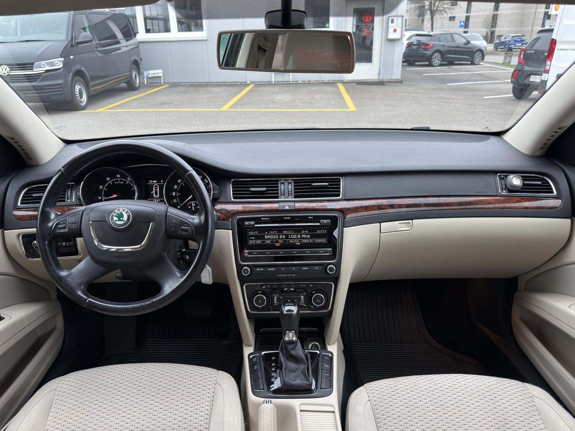 SKODA Superb Combi 1.8 TSI Elegance DSG-image-15