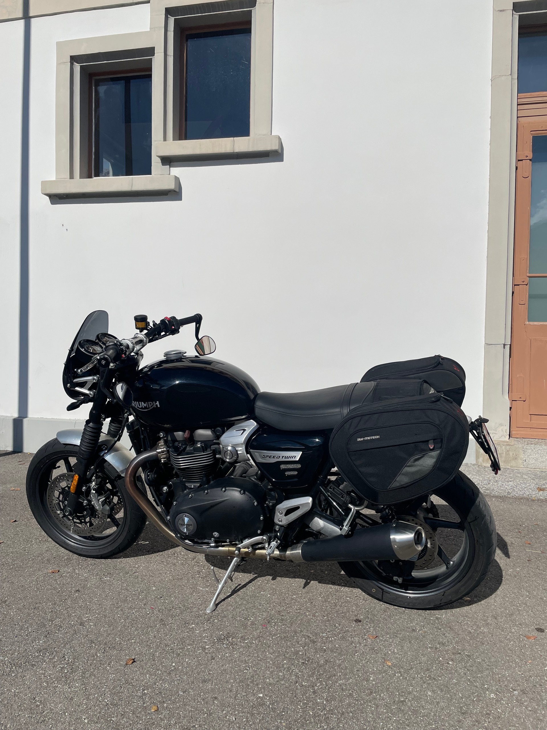 TRIUMPH Speed Twin 1200-image-2
