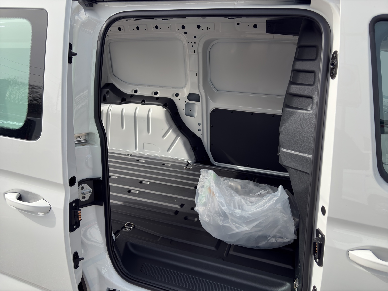 VW Caddy Cargo 2.0TDI Maxi 4Motion-image-11